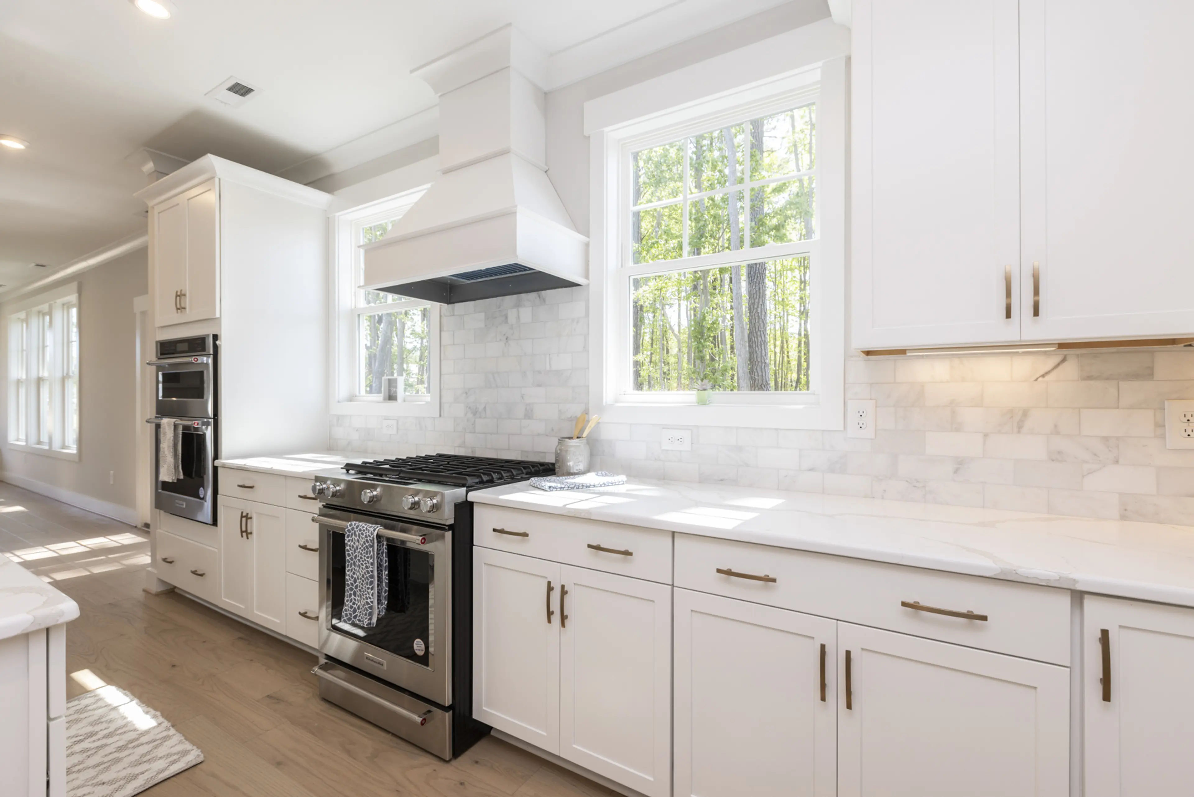 Slide - Gas Range, Quartz and Soft Close Cabinets