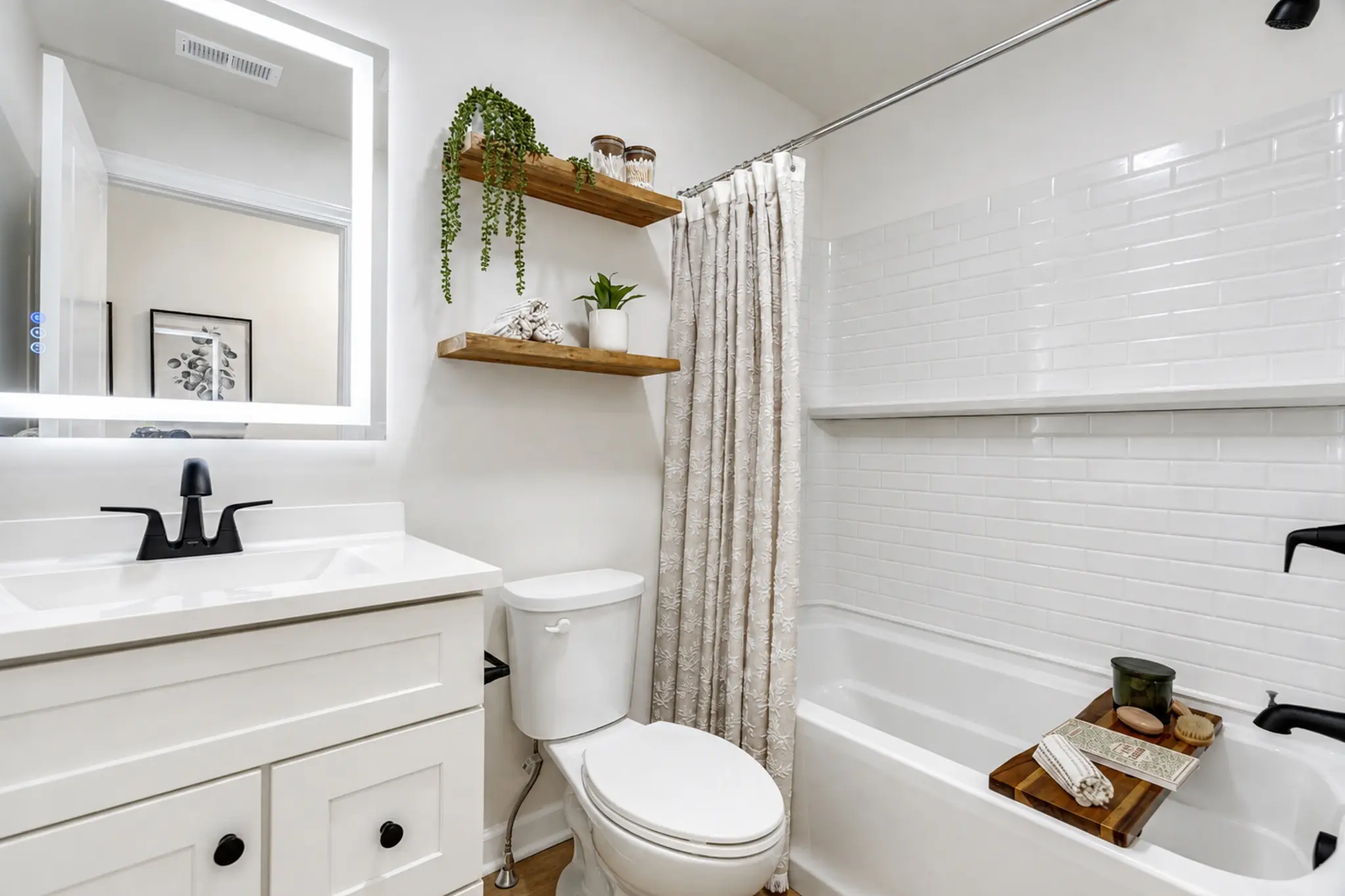 Alcott TH - Interior Photo 20
