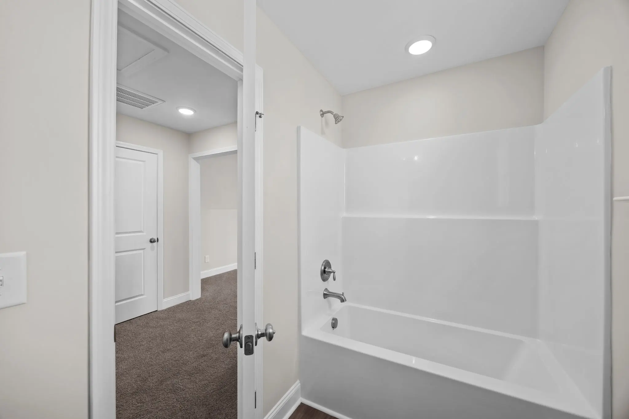 Thumbnail: 31-web-or-mls-BLS_0078_BERQJdcf4BHVuFaD