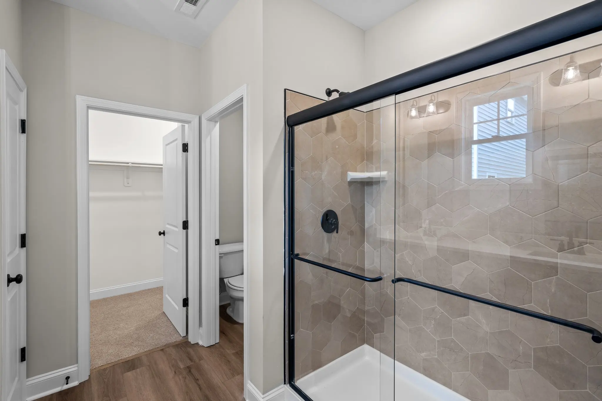 Thumbnail: 33-web-or-mls-BLS_0070_tg8C0uQqD68z06pb