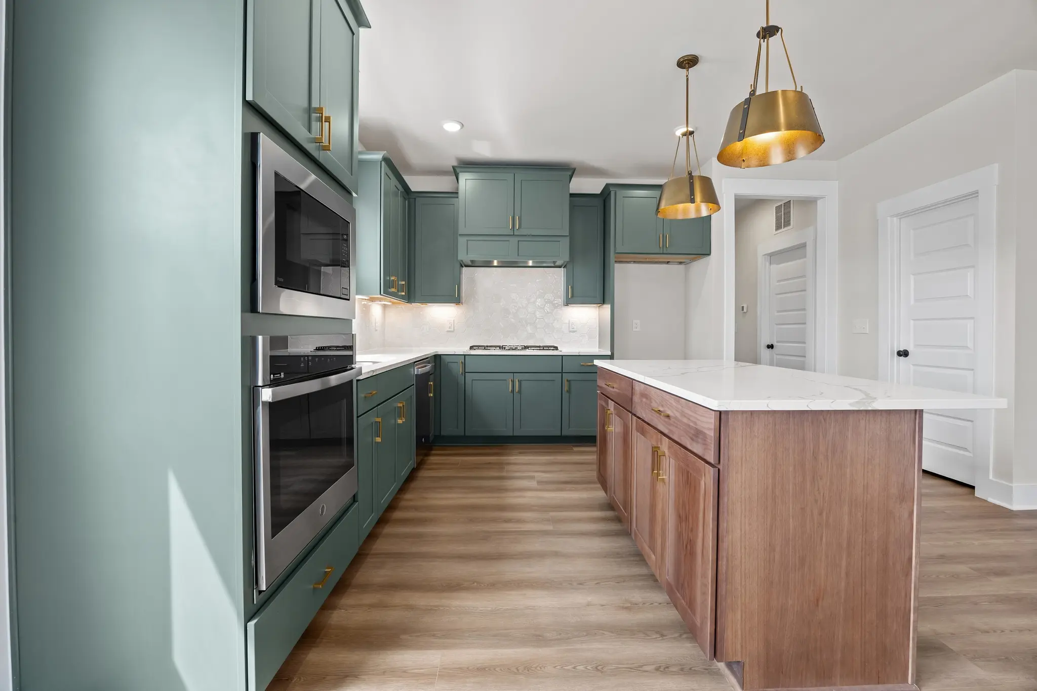 001_AP3-0318 Kitchen - Medium_FpWCCbjgYll43RGR - Thumbnail