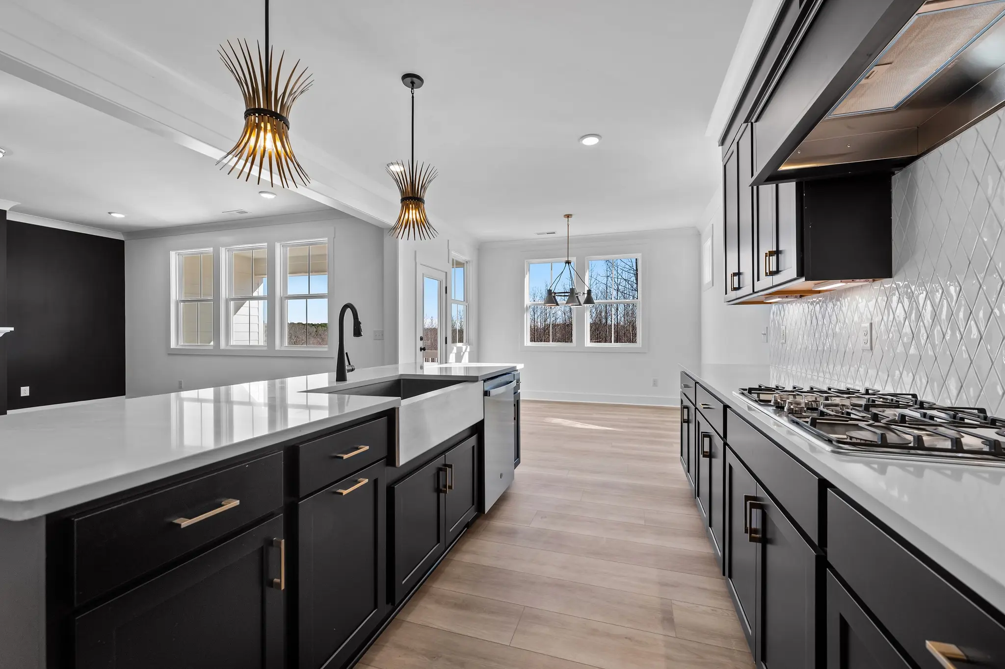 002_HON-0044 Kitchen_2 - Medium_4xnnMJ6ccwqpm5Lx - Thumbnail