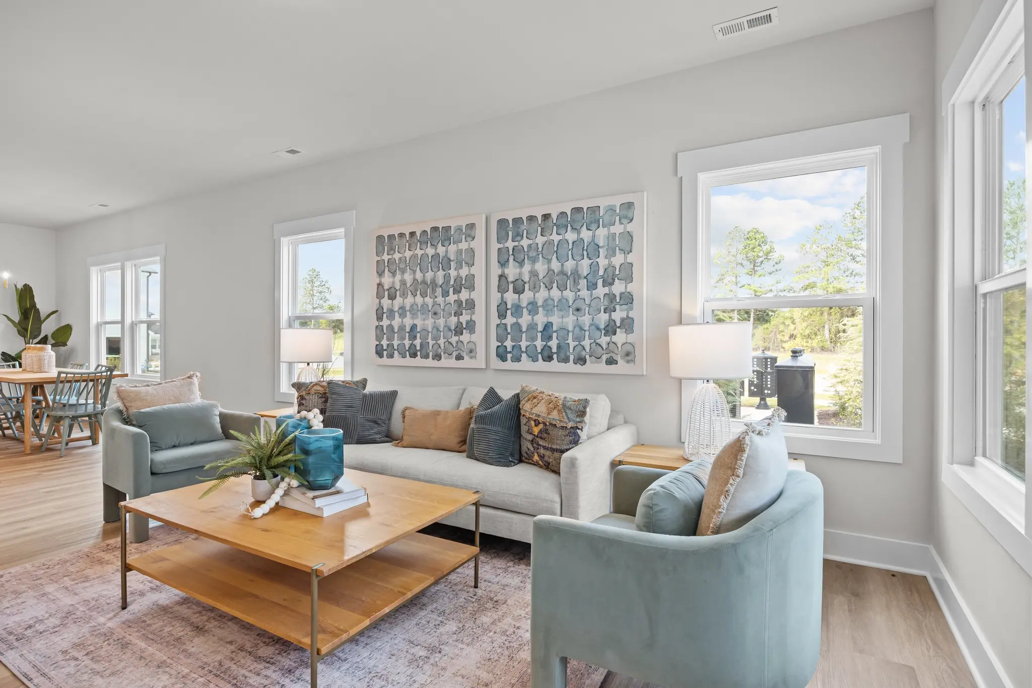 003_AP2-0277 Family Room_2 - Medium_jo7zP4NT7U9sgv0C - Thumbnail