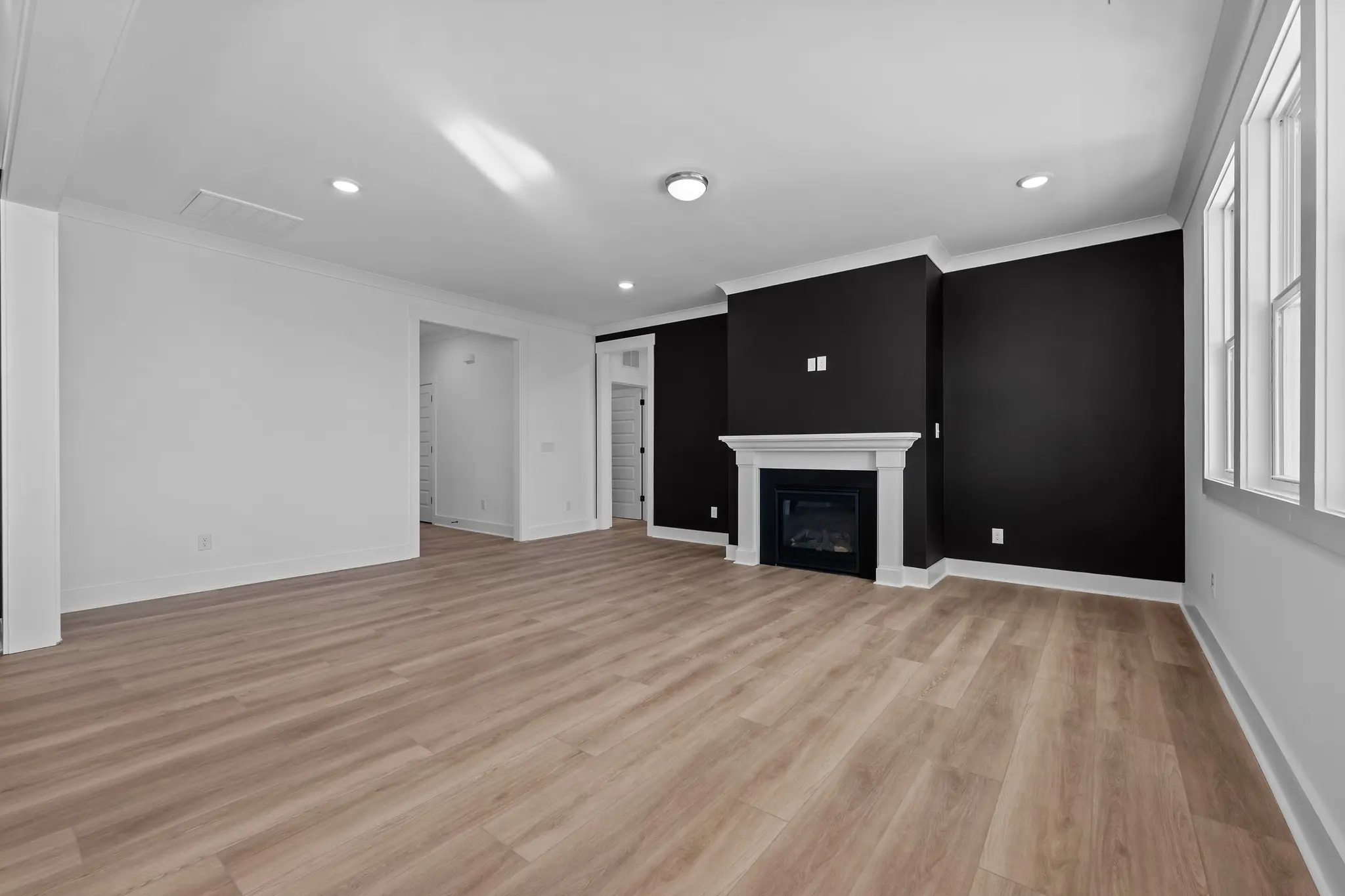 004_HON-0044 Family Room_2 - Medium_sG9NFGKpJH9e1xX9 - Thumbnail