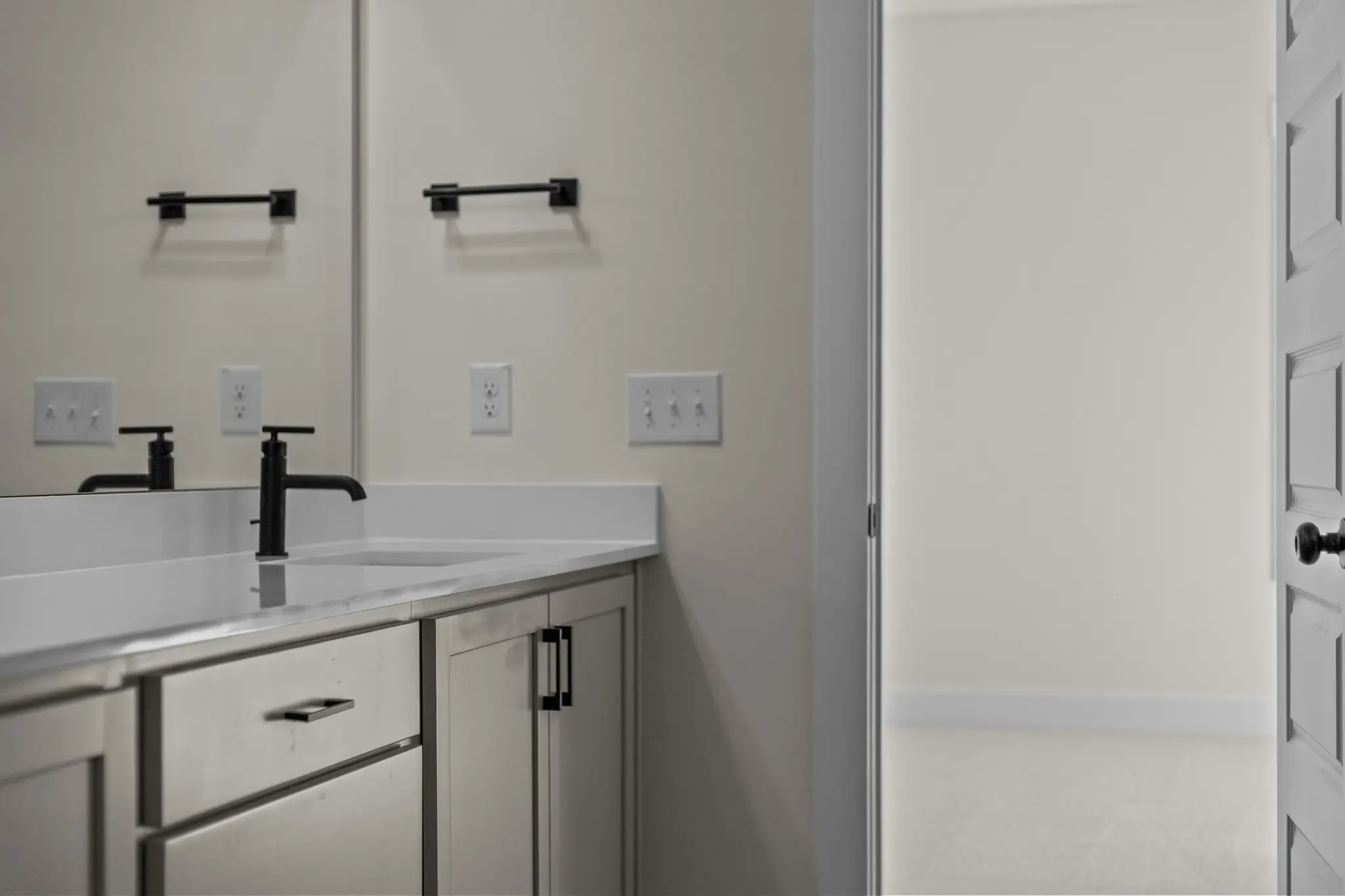 008_WFS-2697 Primary Bathroom - Detail_2 - Medium_h0E1Hbr01wmHFPhI - Thumbnail