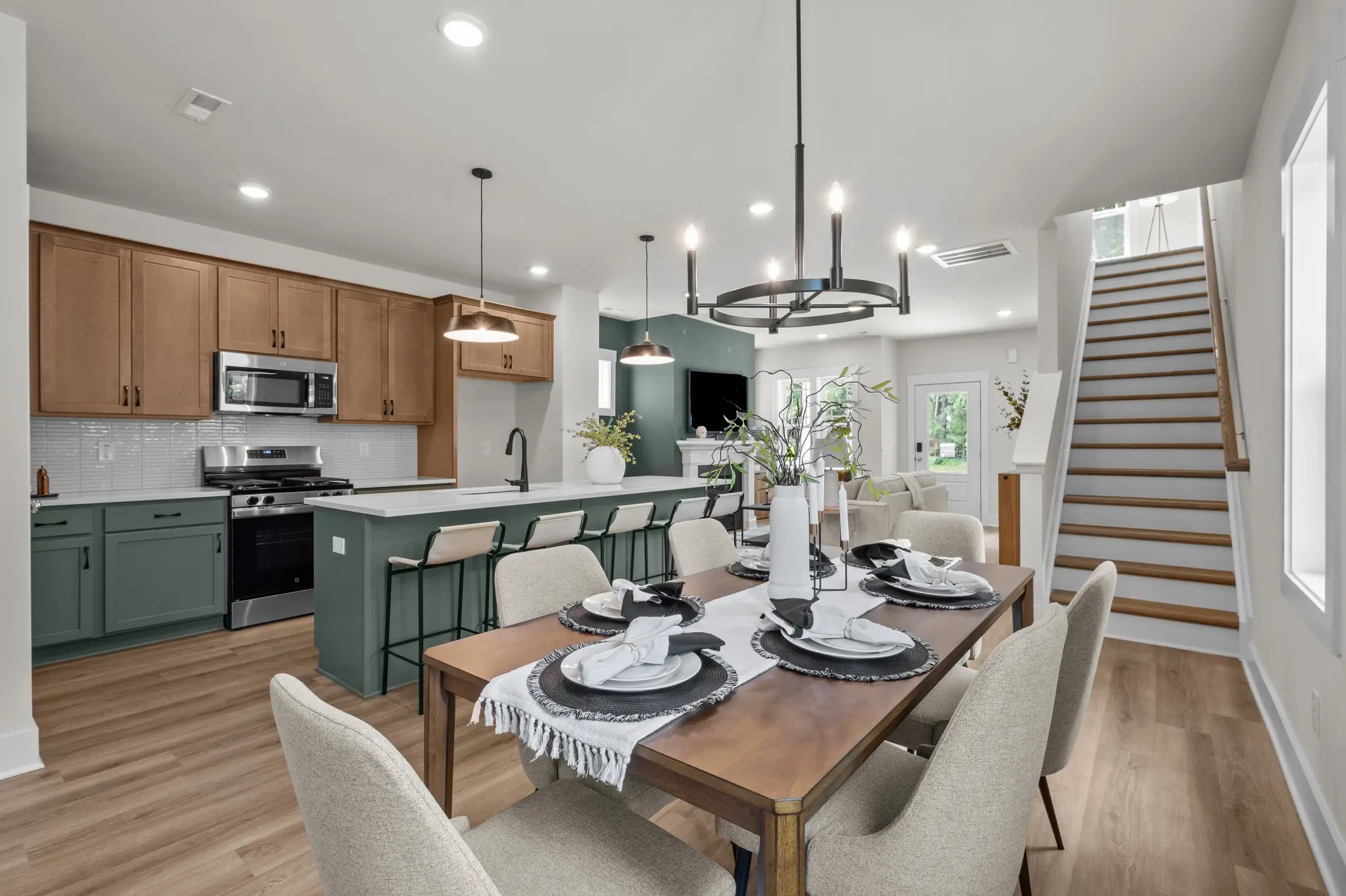 011_WG6-0102 Dining Room - Medium_4Aws77cVhEQsCEmu - Thumbnail