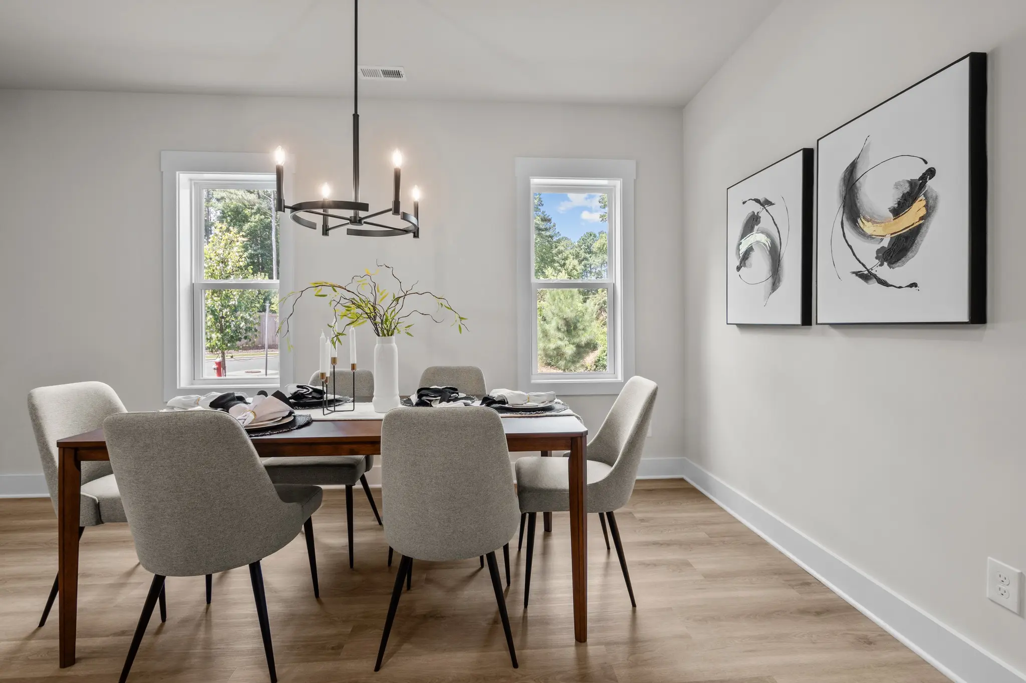 012_WG6-0102 Dining Room_2 - Medium_DTNGNHQmPGFA9Uvb - Thumbnail