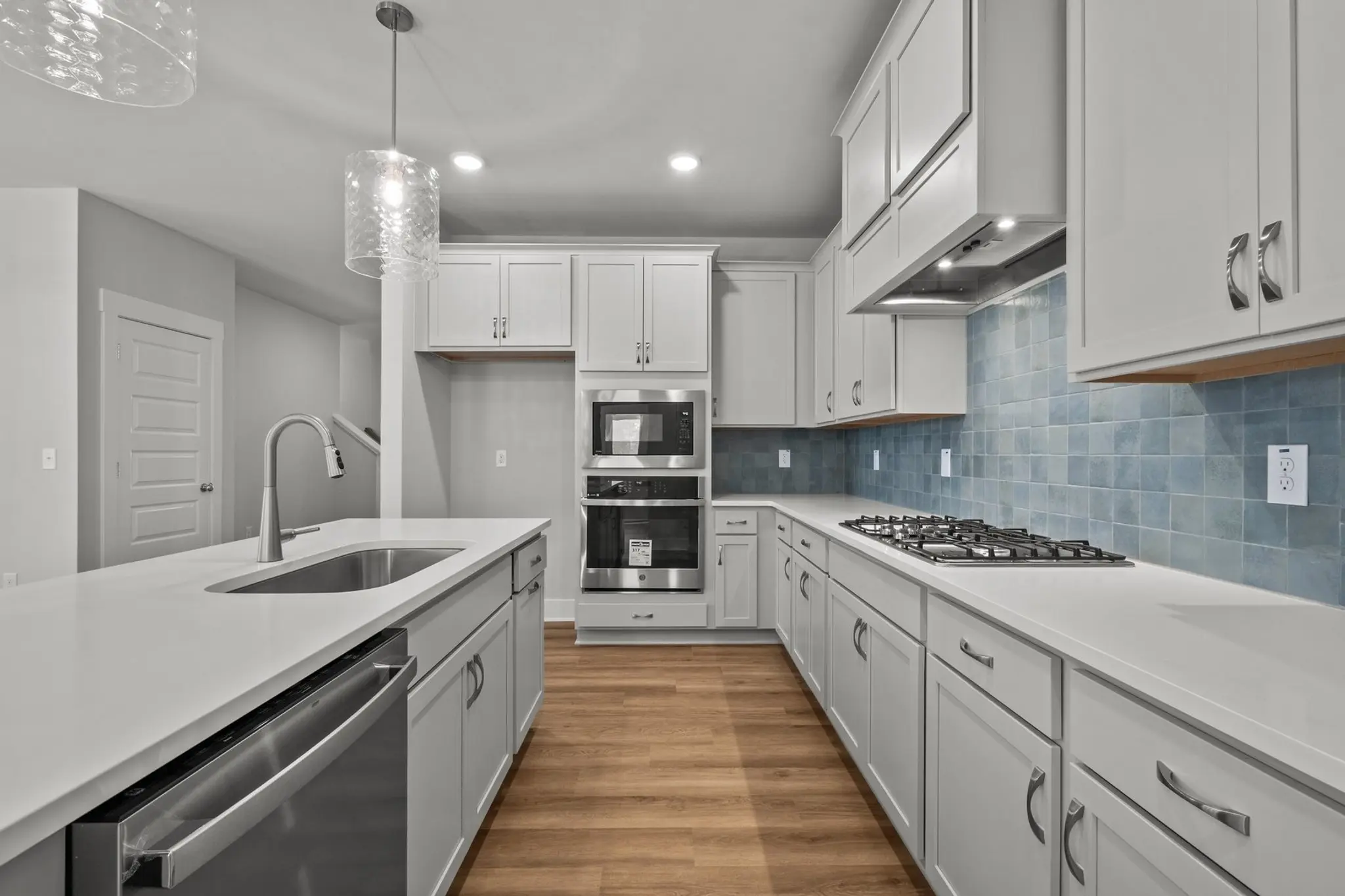 18-custom-P1069846_OHH38eMGNV8ff2RX - Thumbnail