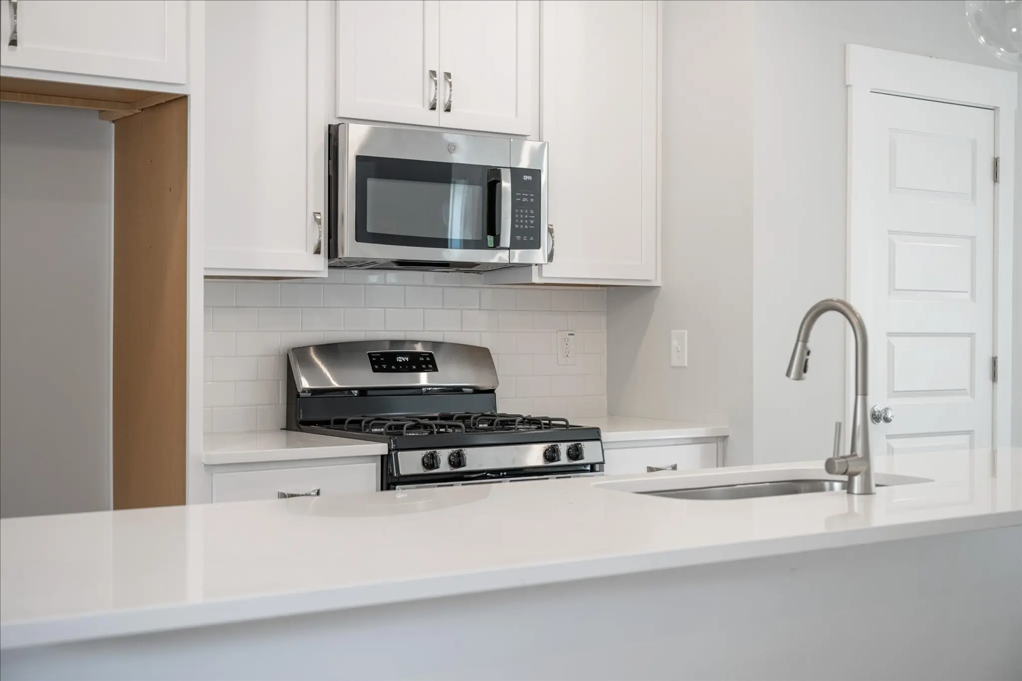 24-WG6-0115_Paper_A_KitchenDetail_anYrF1c1zm2C4l6D - Thumbnail