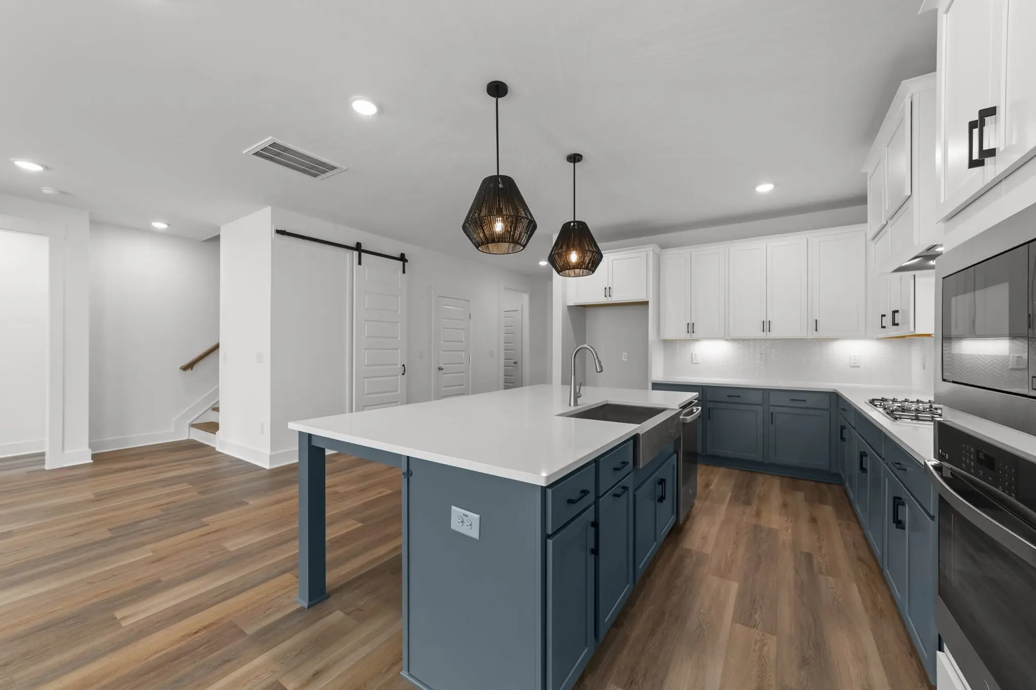 26-custom-VB4A3420_QgqmhCewOcous3oS - Thumbnail