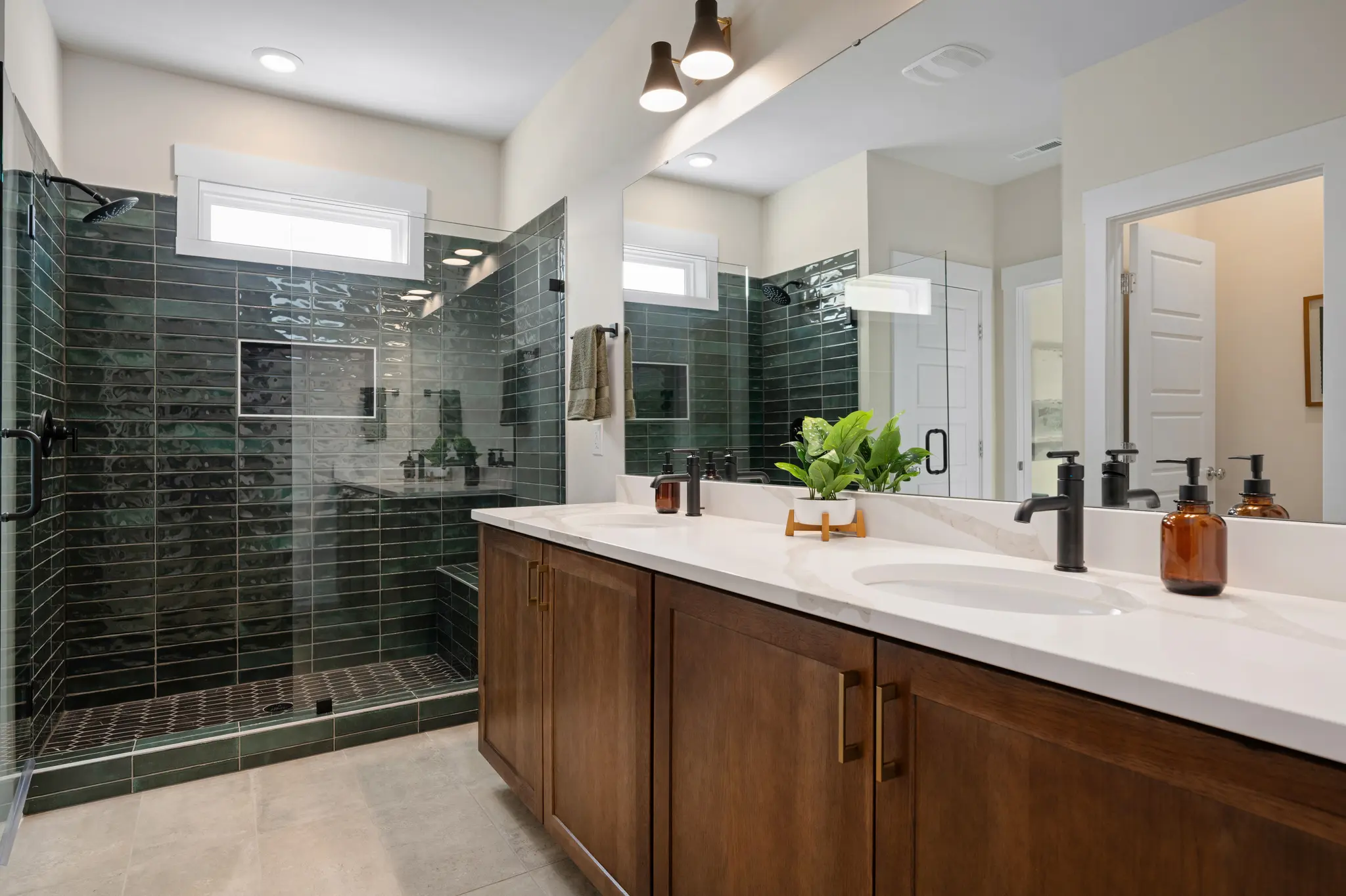 WFP-2325_CastleInBrooklyn_C_PrimaryBath_85dM2MoDI7YTmRKn - Thumbnail