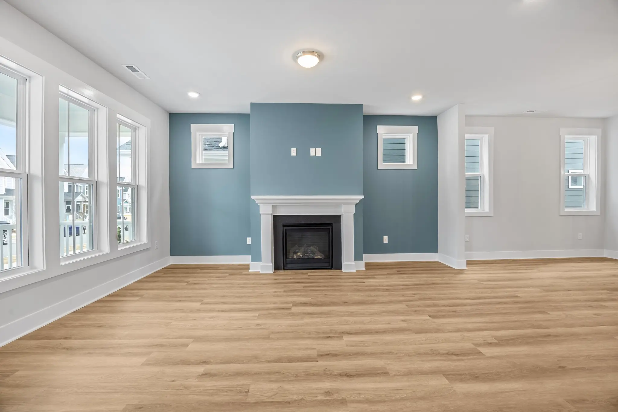 WFP-2839 Family Room - Medium_1pMhIyg9AvF0Famw - Thumbnail
