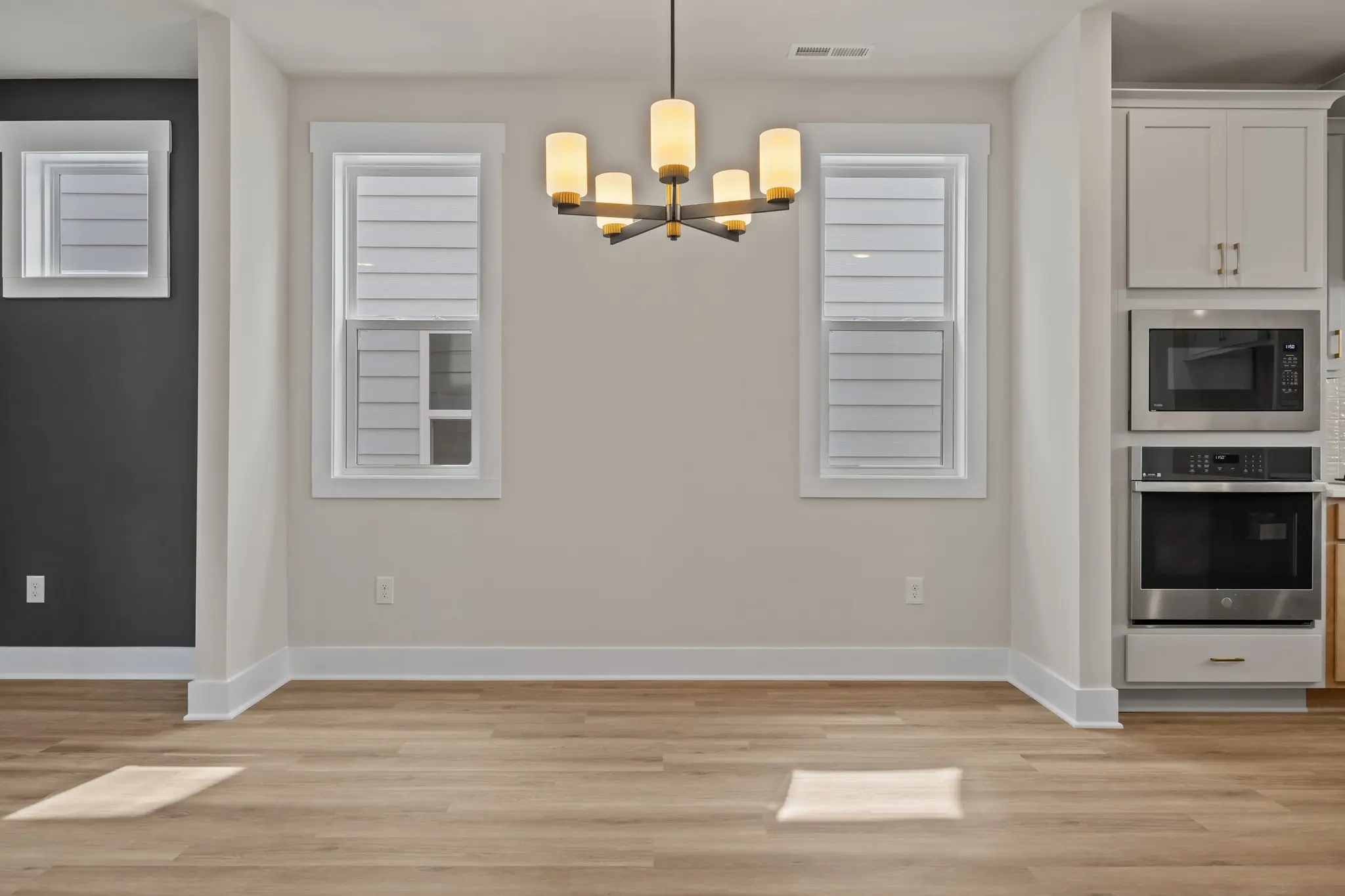 WFP-2842 Dining Room - Medium_ONkJsac2wq2qwCK8 - Thumbnail