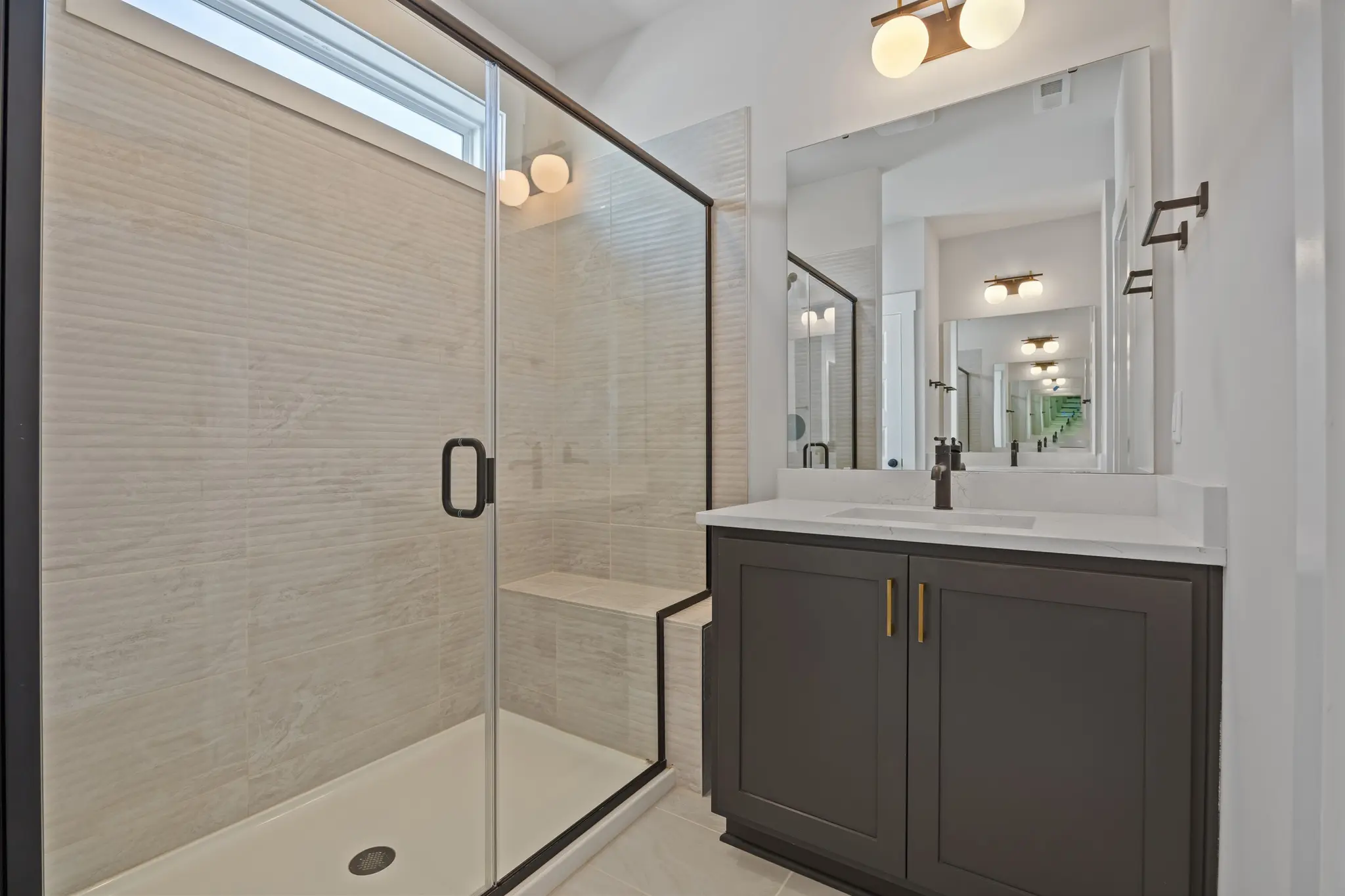WFP-2842 Primary Bathroom_2 - Medium_QWofMVREhzodcEd7 - Thumbnail