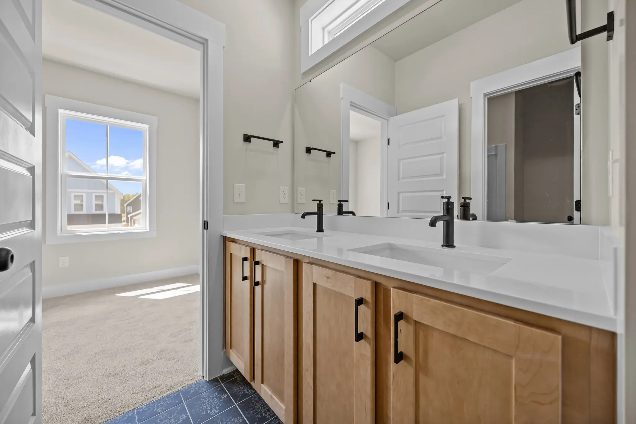 WFP-2842 Secondary Bathroom - Medium_yUSQcAF1BA1Ji5nL - Thumbnail