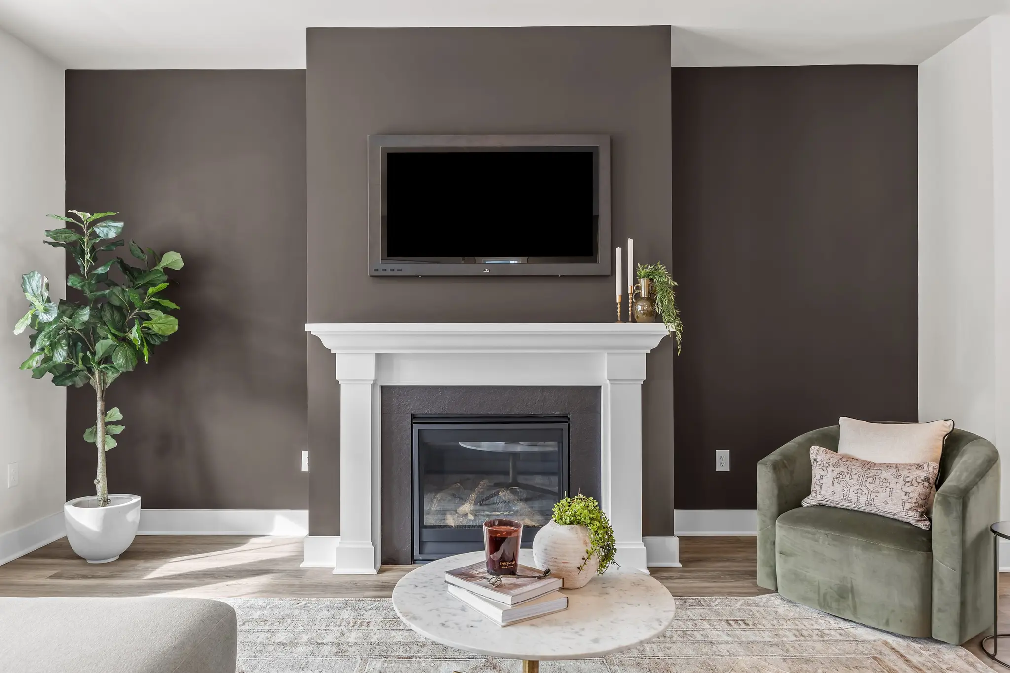 WFP-2846 Family Room_4 - Medium_AEIpa2rjaYLN5VXu - Thumbnail