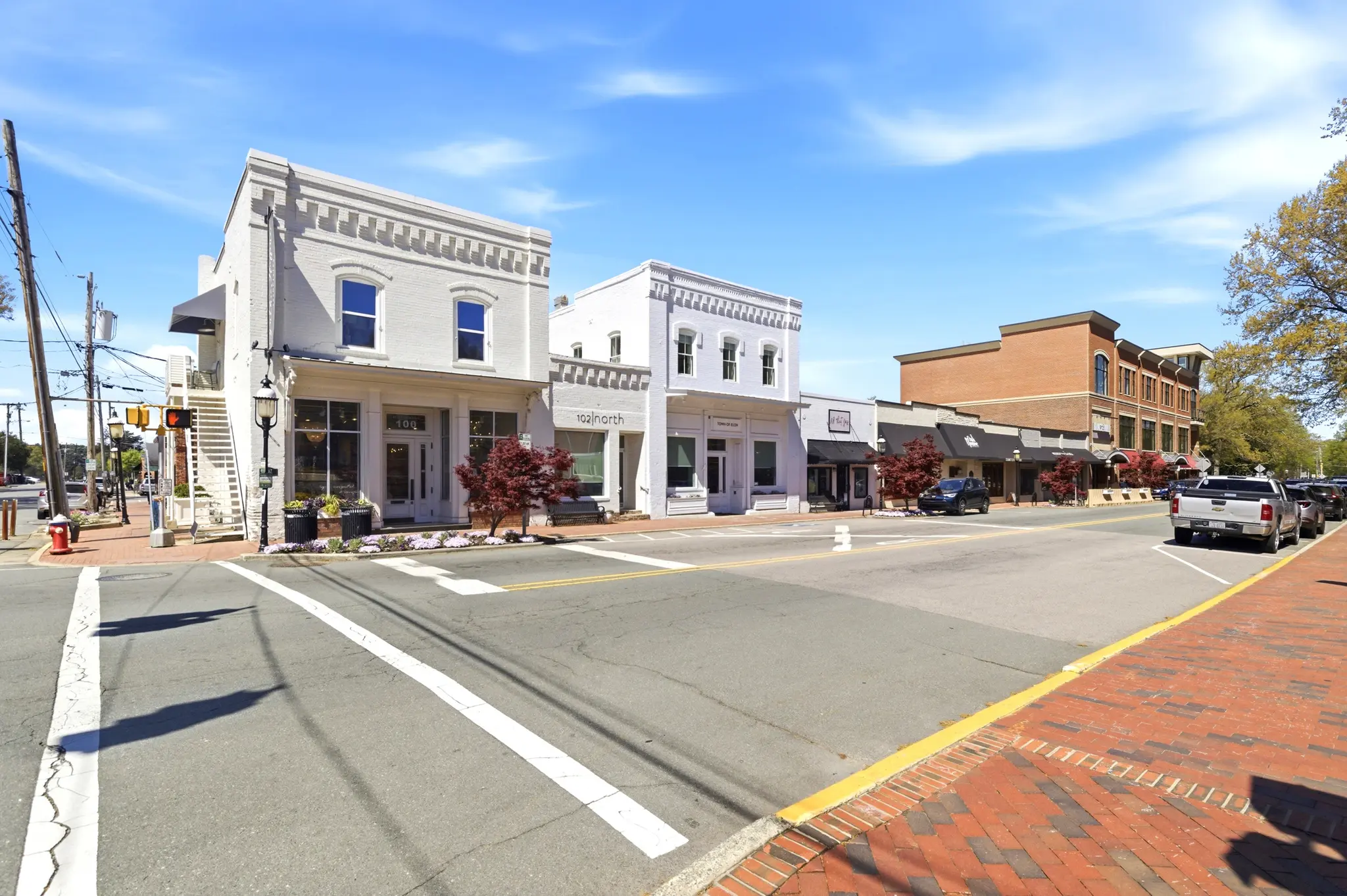 Thumbnail: elon_downtown_003_VRCLgkiJcsLDaScc