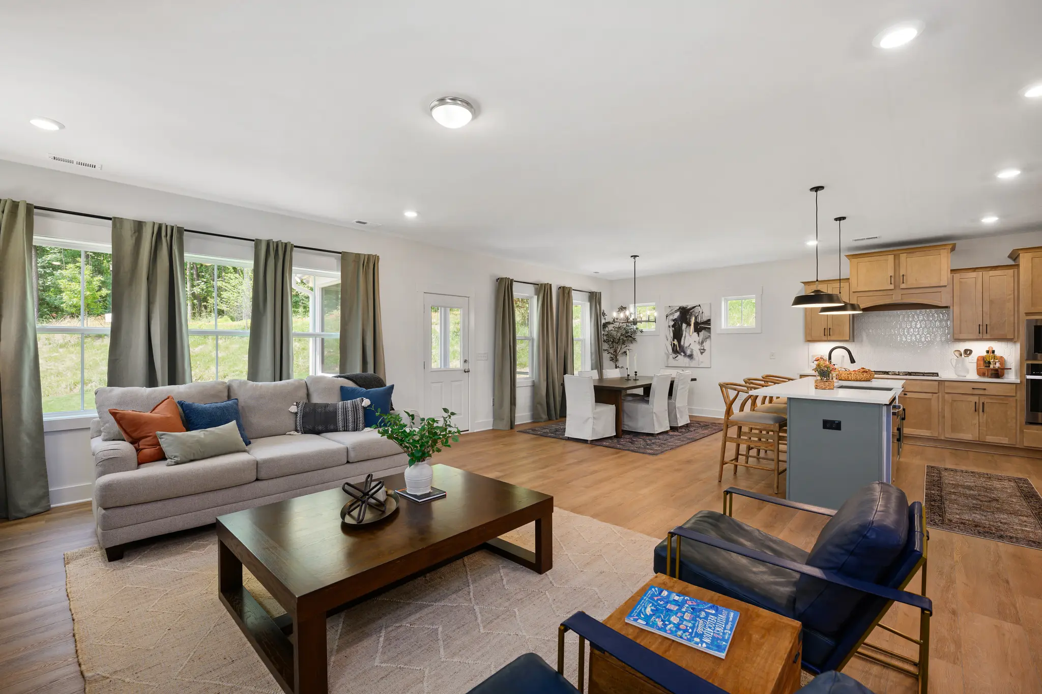 Lucky - Interior Photo 9