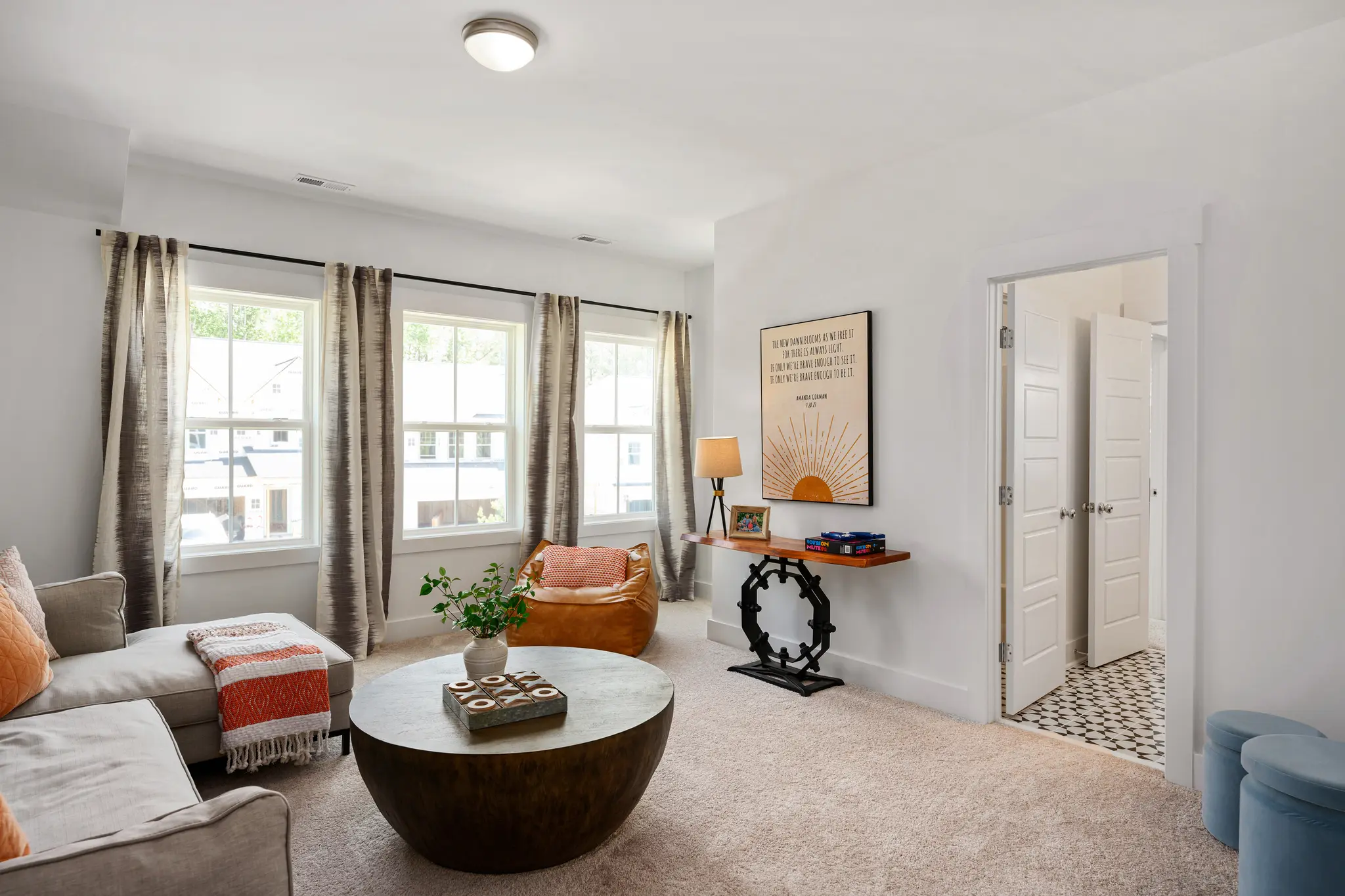 Lucky - Interior Photo 14