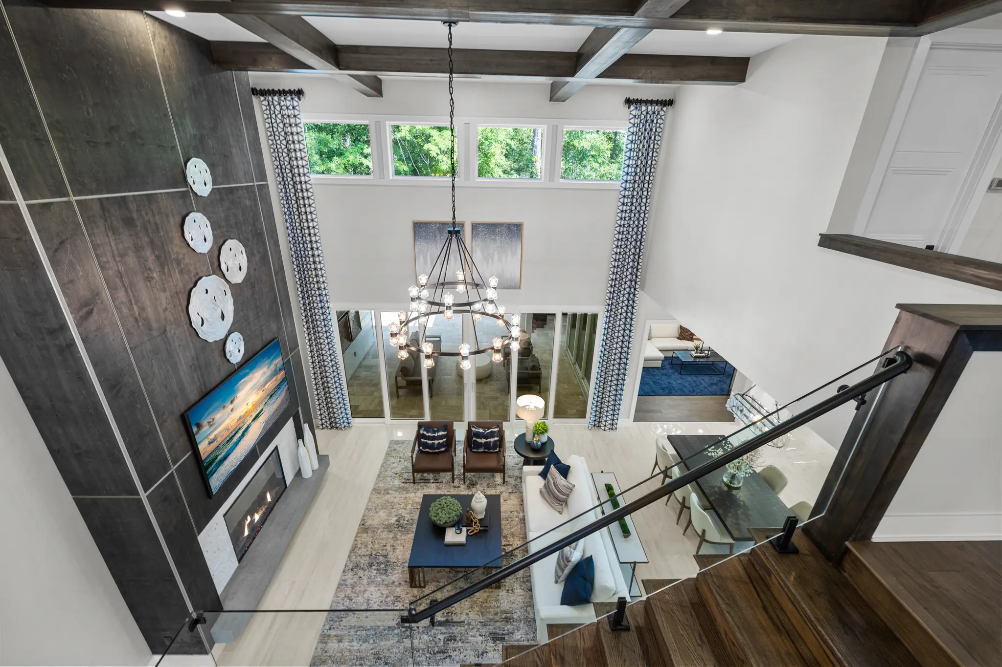 Thumbnail: laureate parade-40_QaOZomLoBrrOqZNn