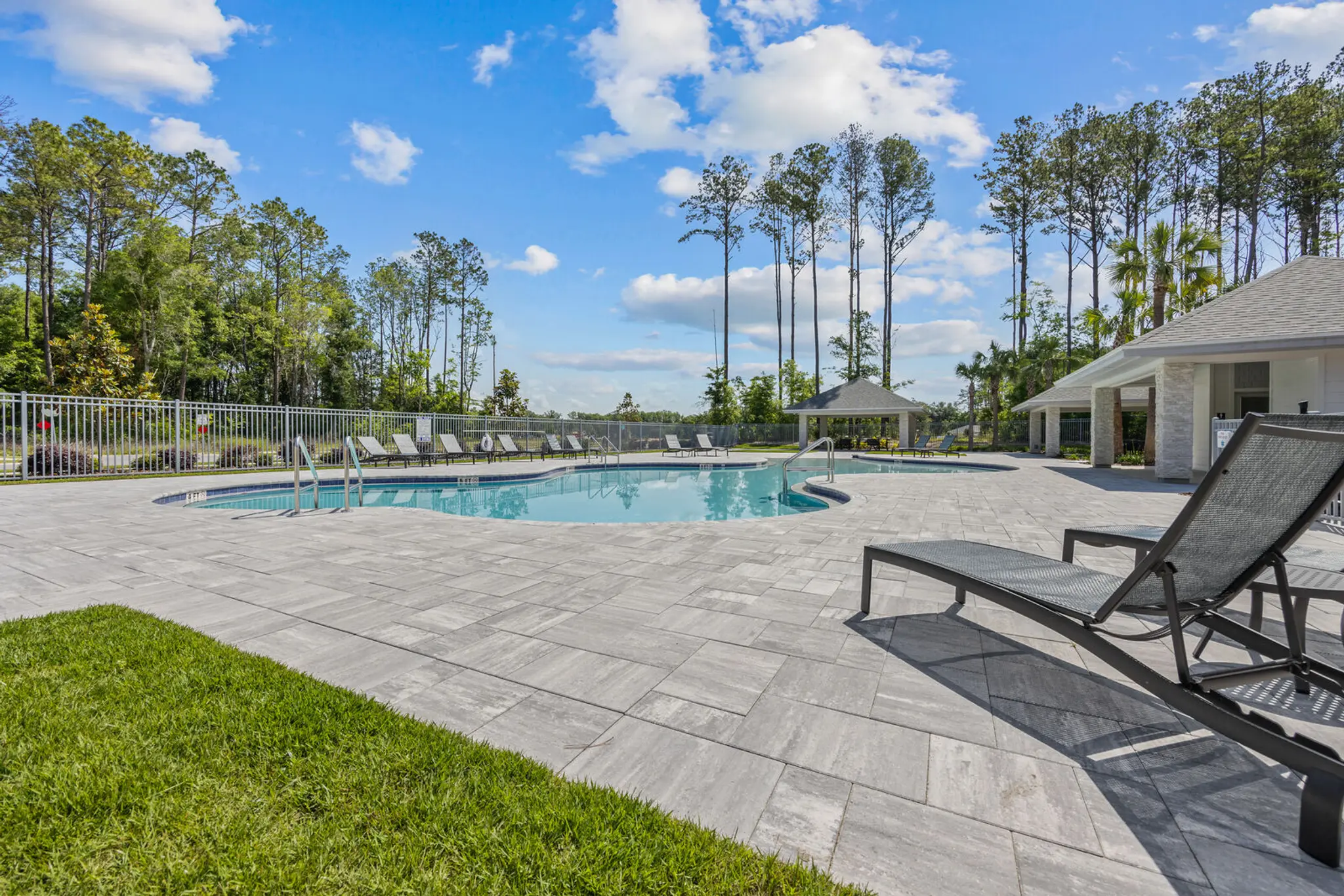 Thumbnail: laureate parade-54-medium_NLPsF2FBxAXJeTYB