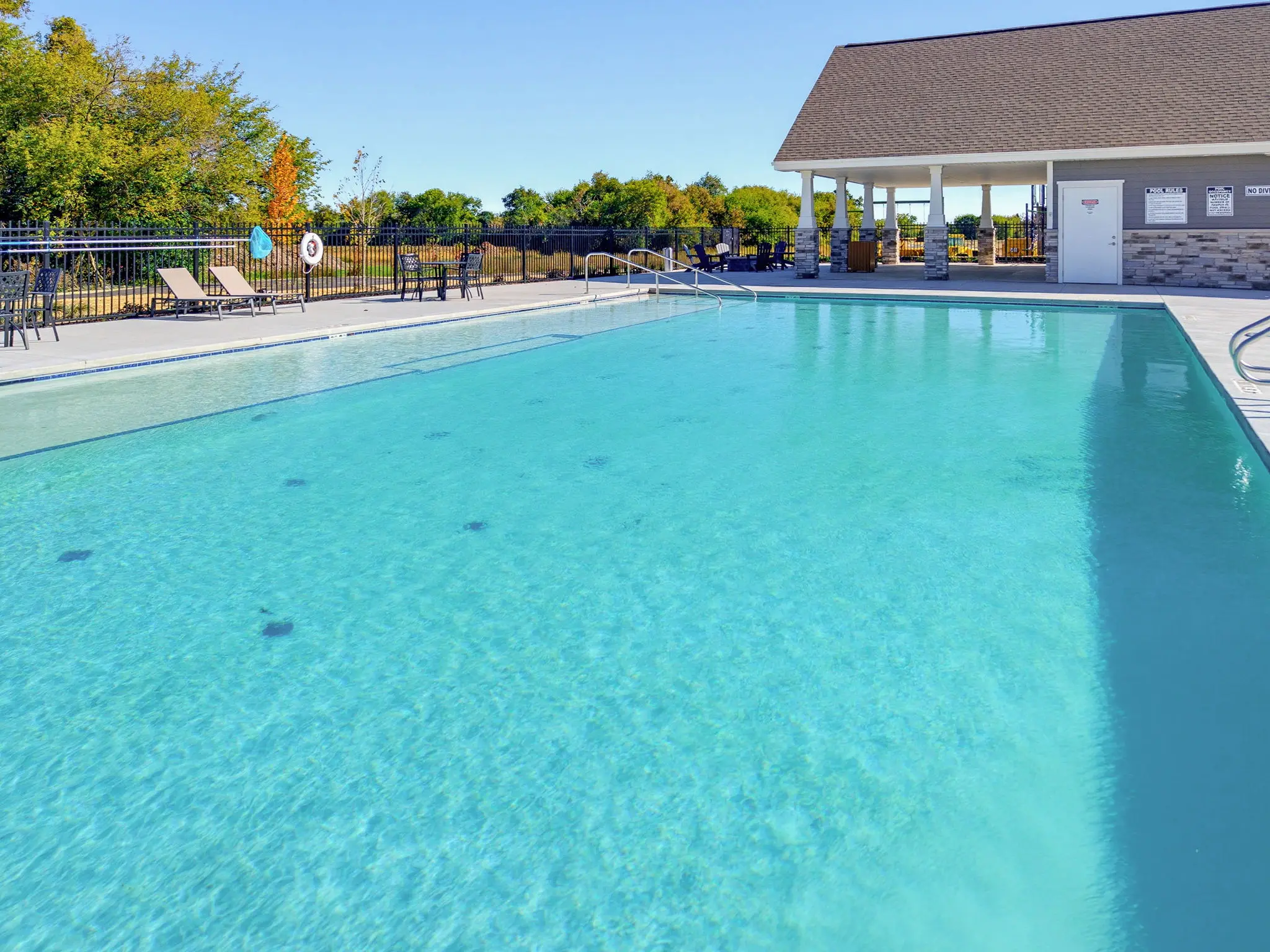 Pool & Pool House