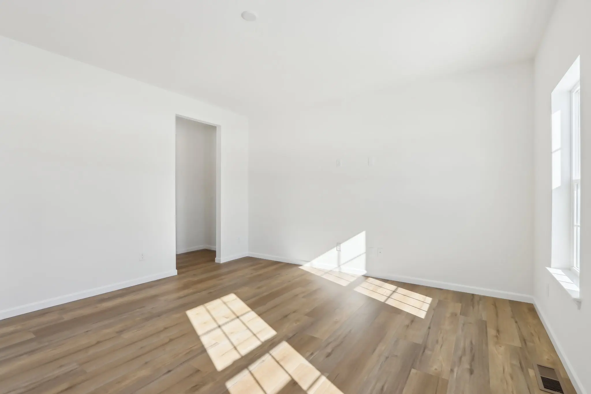 Wesley - Interior Photo 8
