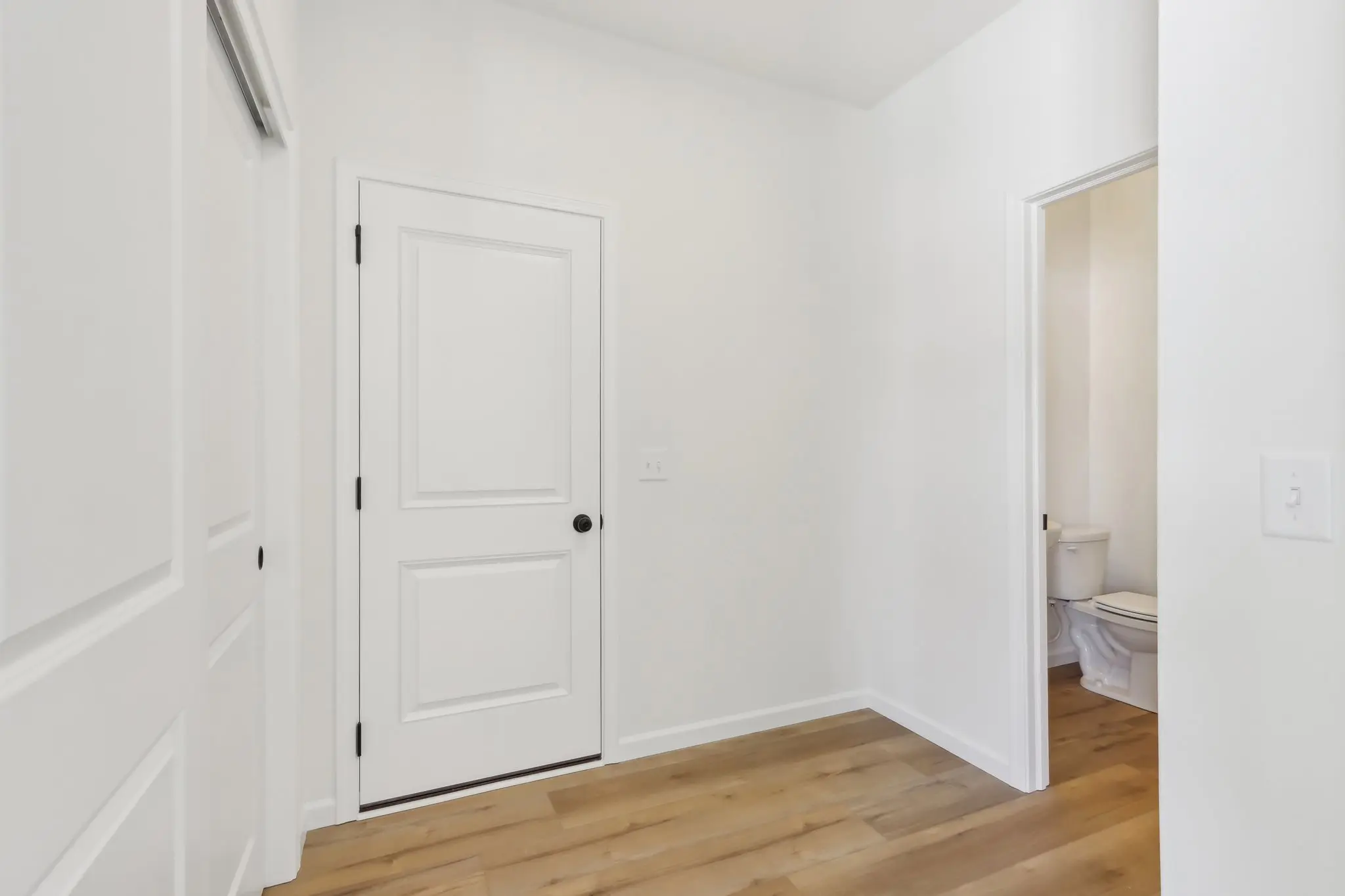 Rear Foyer/ Garage door access 