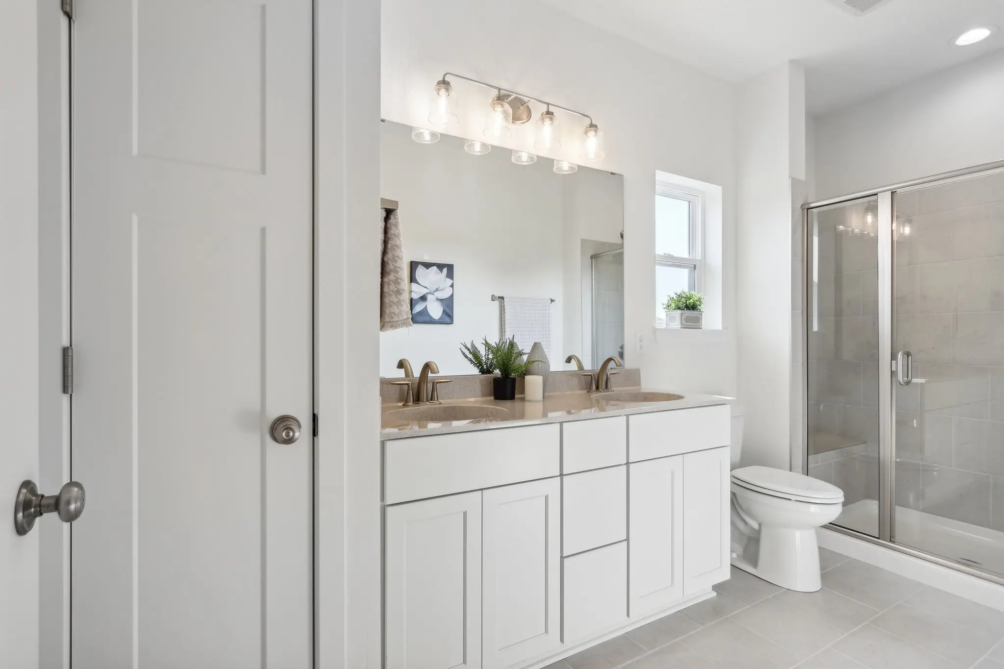 Primary en Suite bathroom