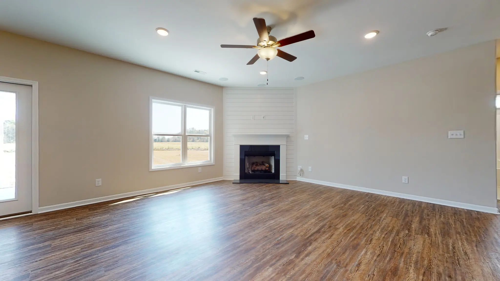 Clayton - Interior Photo 14
