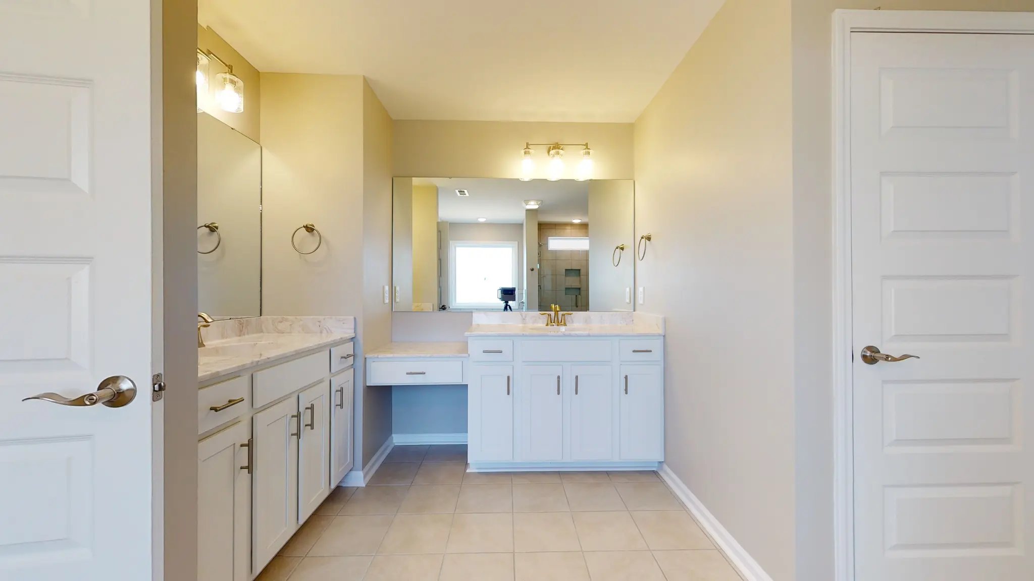 Clayton - Interior Photo 33