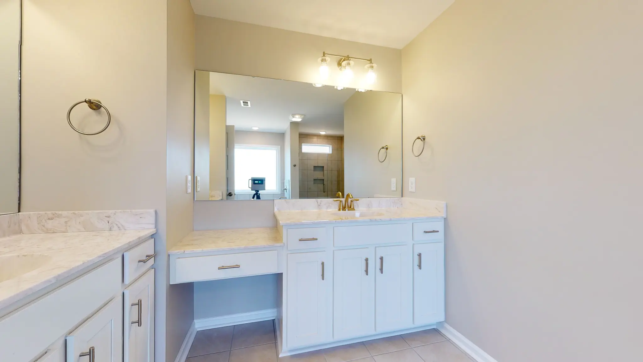 Clayton - Interior Photo 34