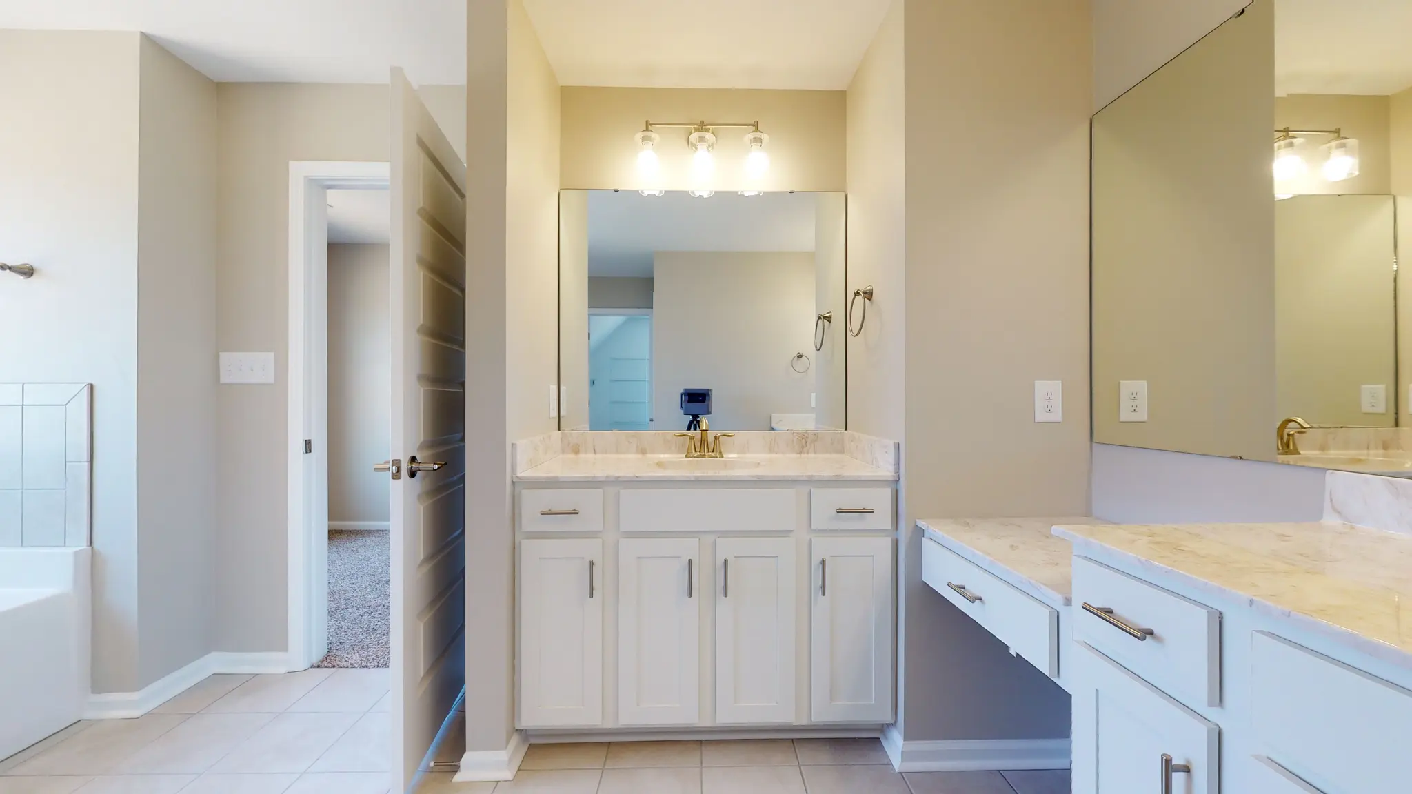 Clayton - Interior Photo 35