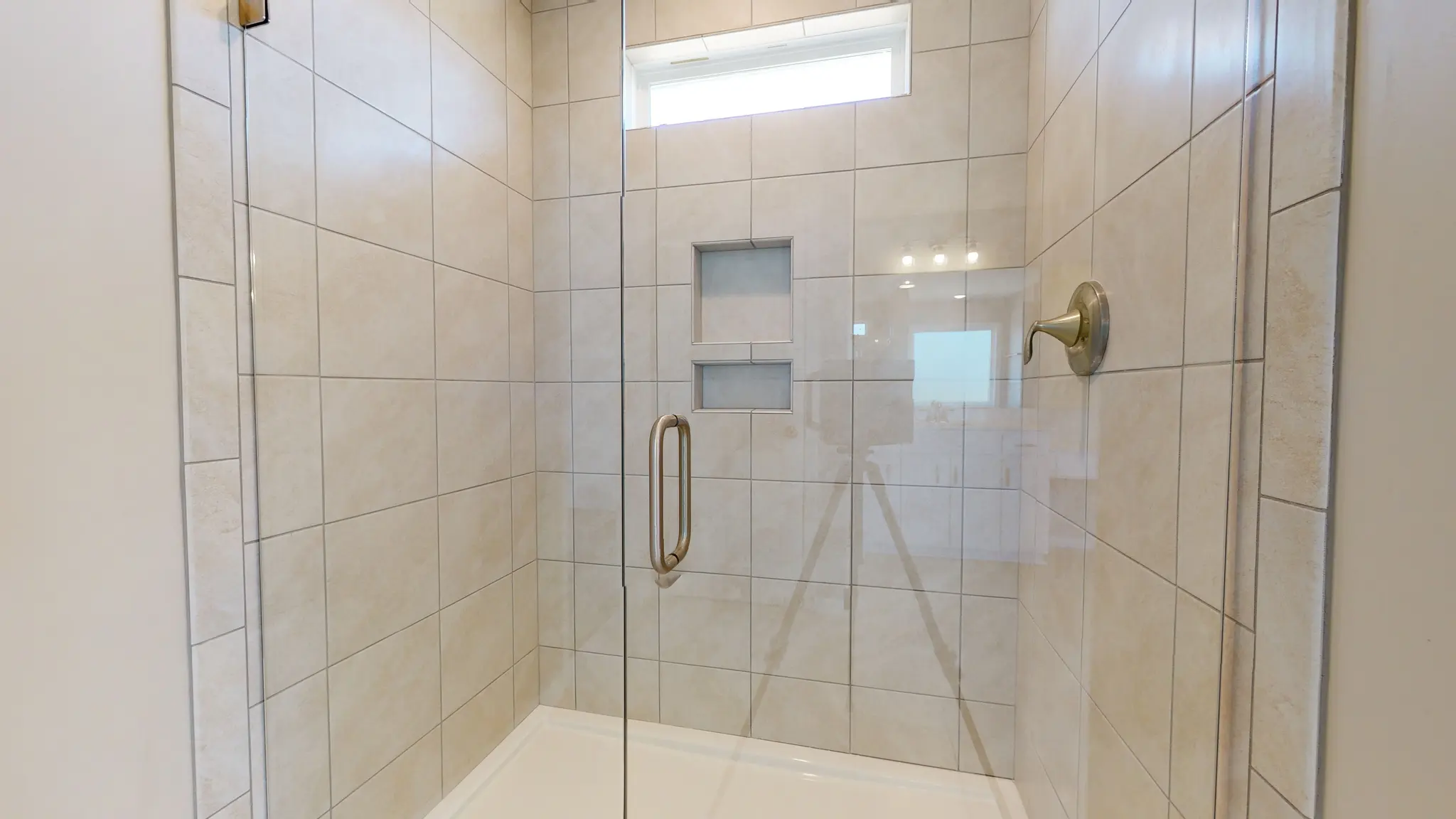 Clayton - Interior Photo 37