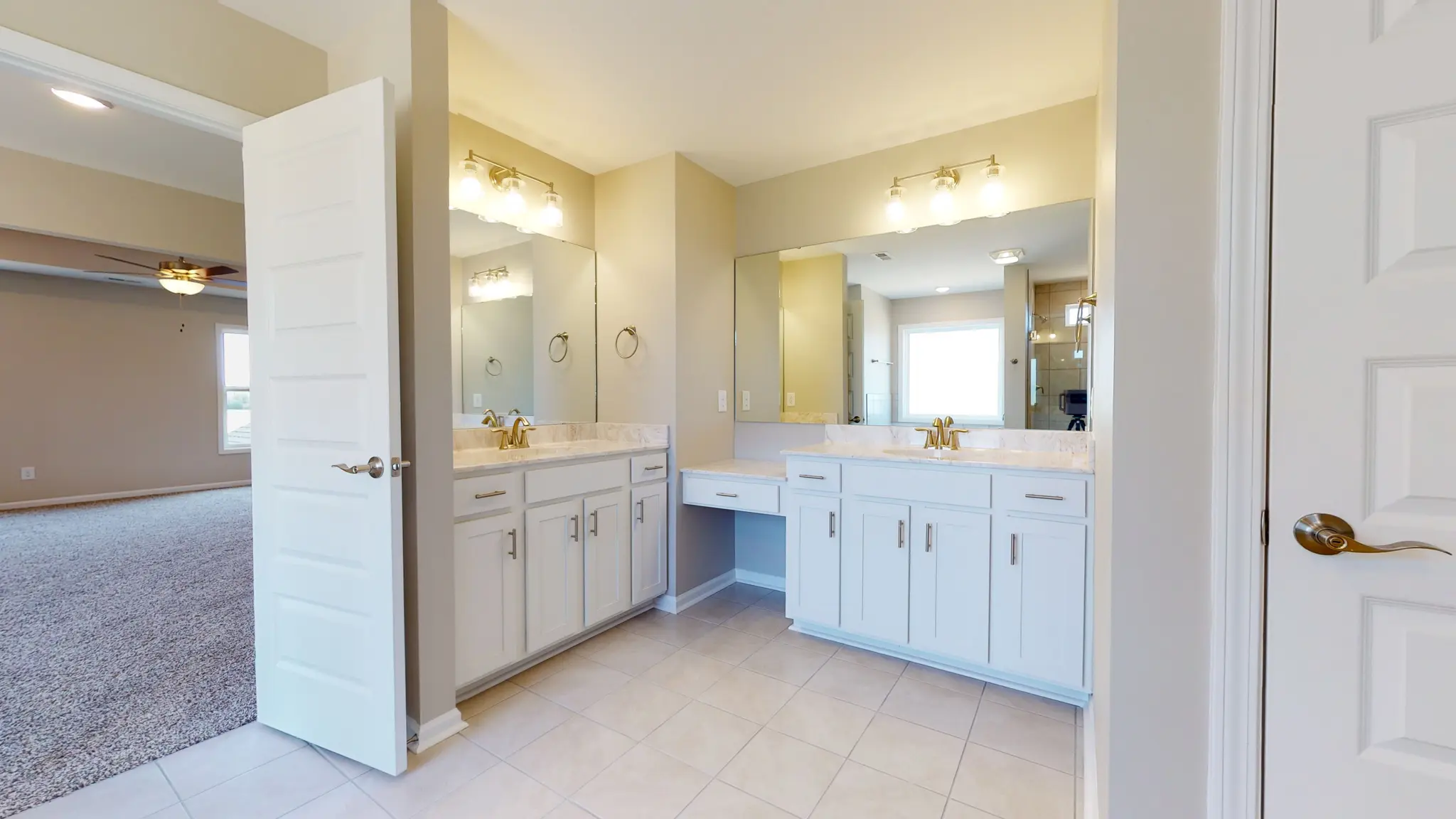 Clayton - Interior Photo 38