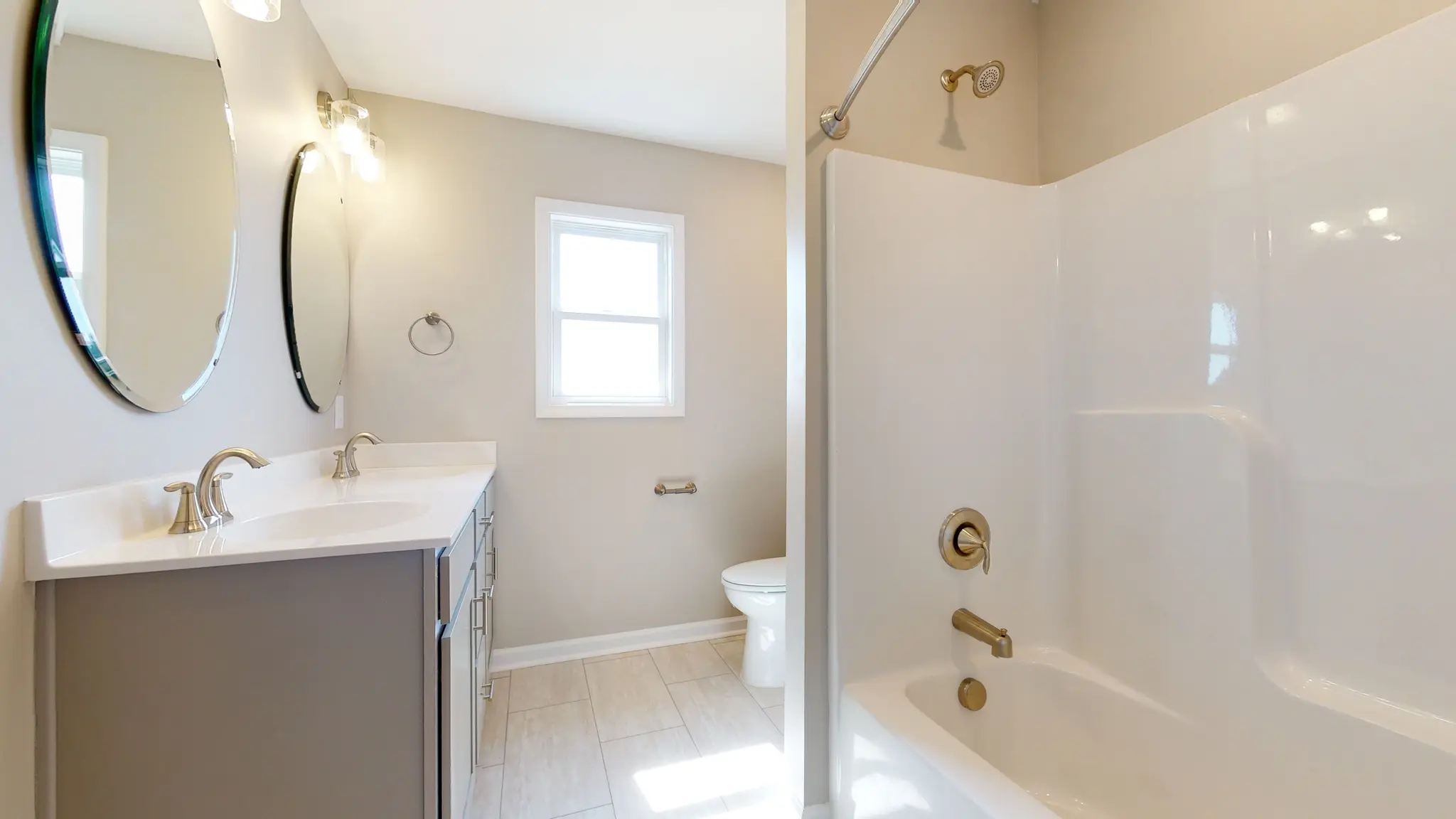 Clayton - Interior Photo 43