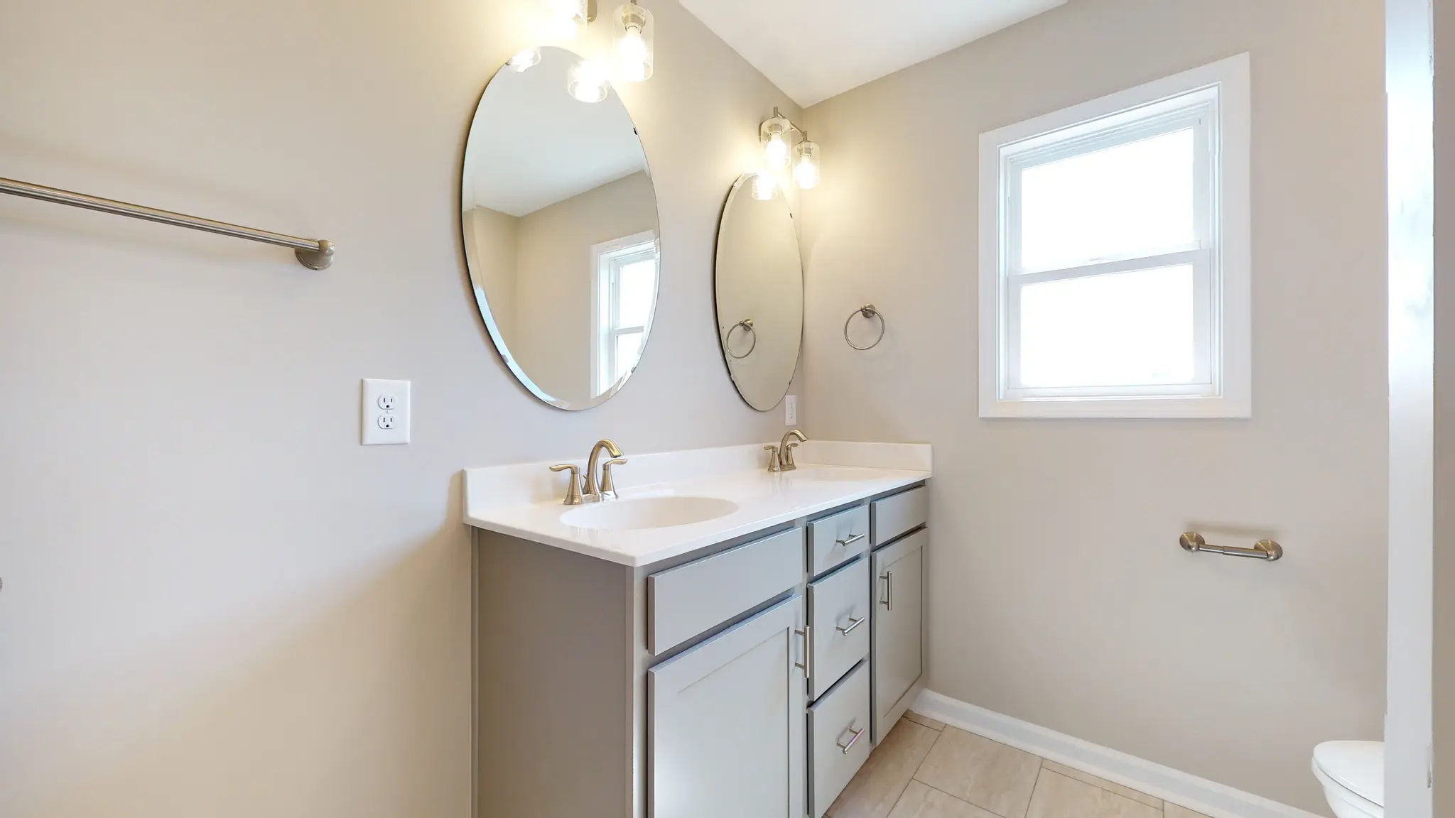 Clayton - Interior Photo 44