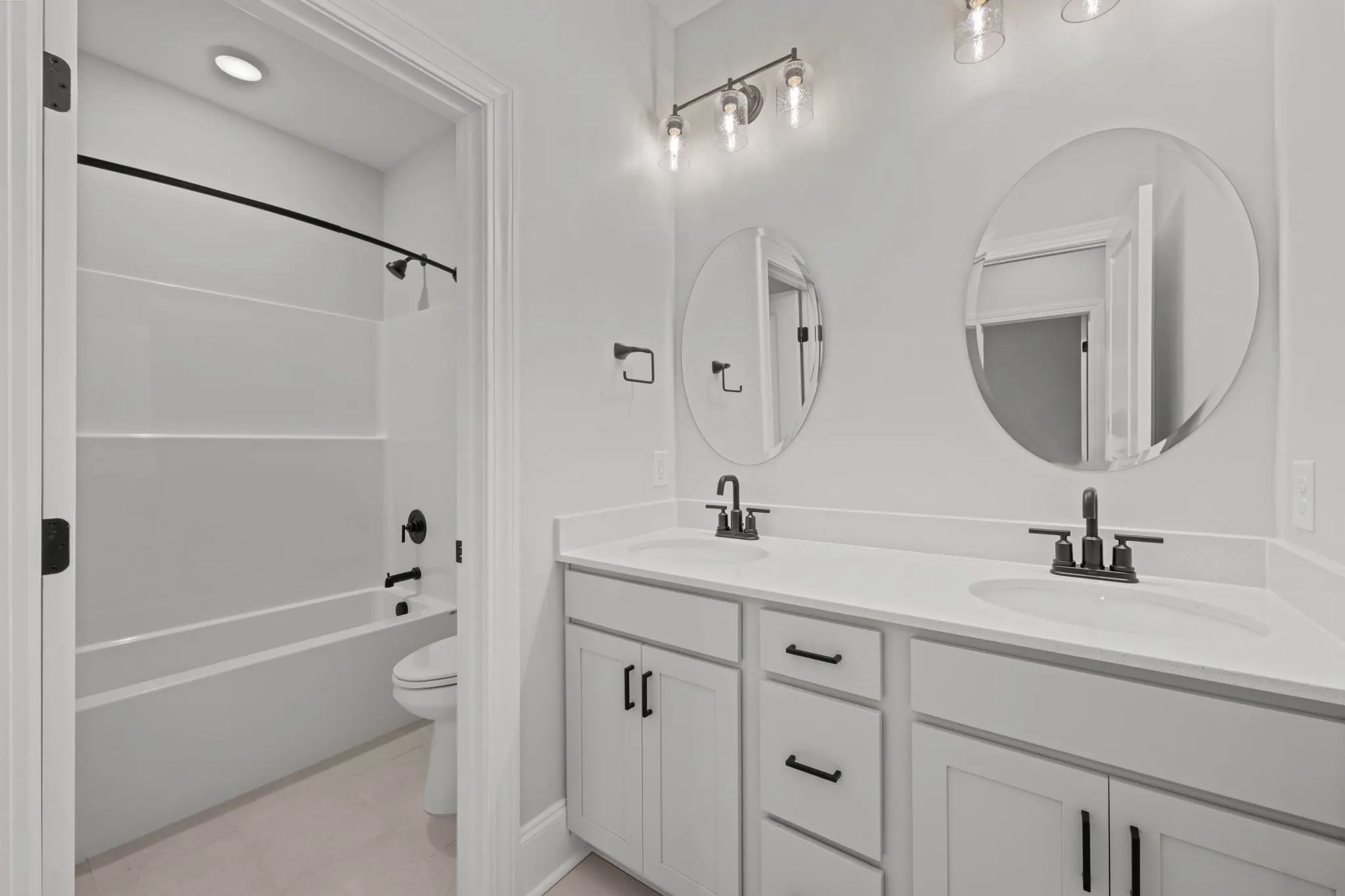Arlington AP 2207 - Interior Photo 8
