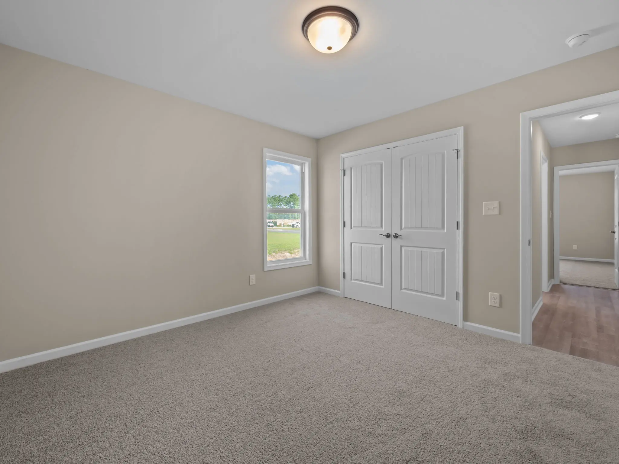 Mason - Interior Photo 8