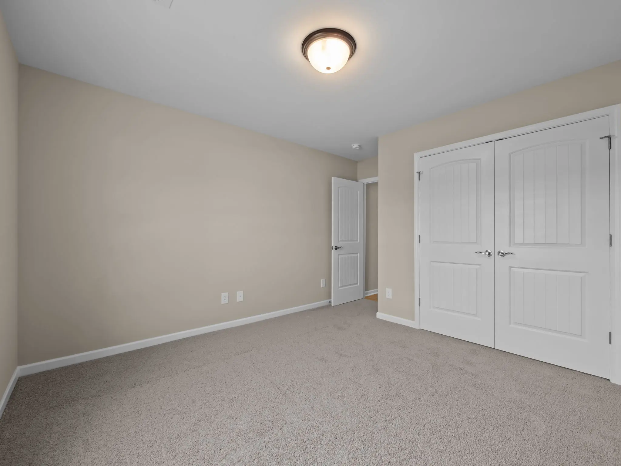 Mason - Interior Photo 9