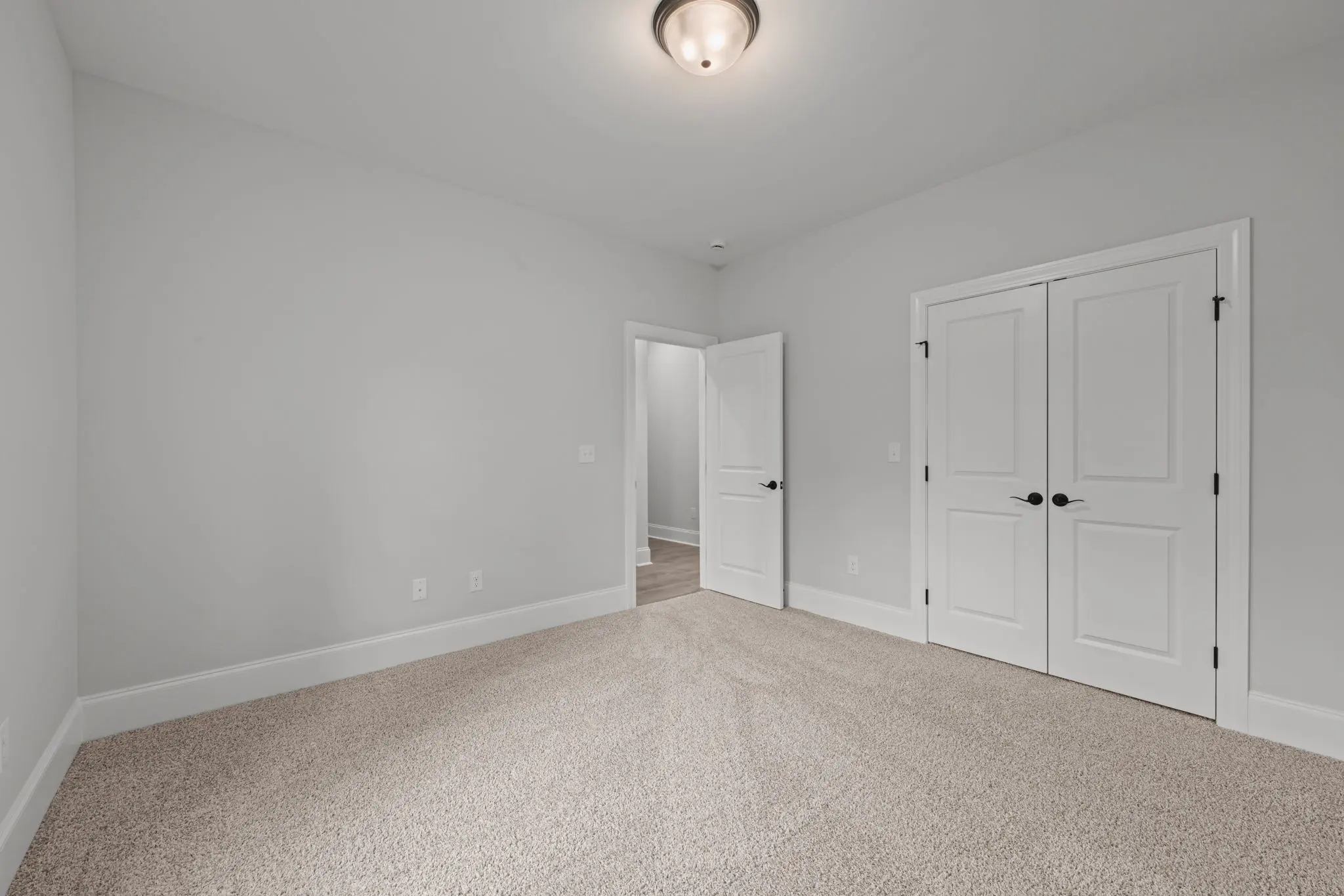 Arlington AP 2207 - Interior Photo 13
