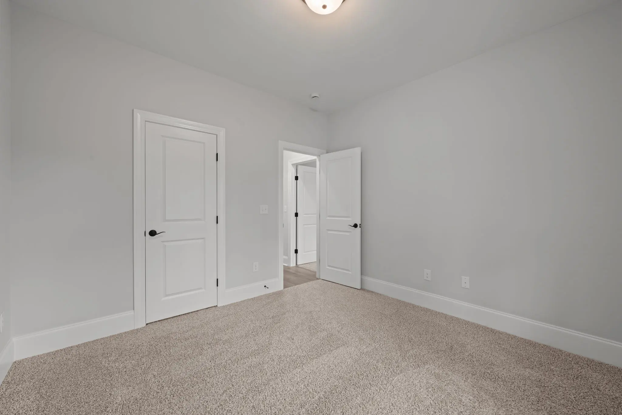 Arlington AP 2207 - Interior Photo 15