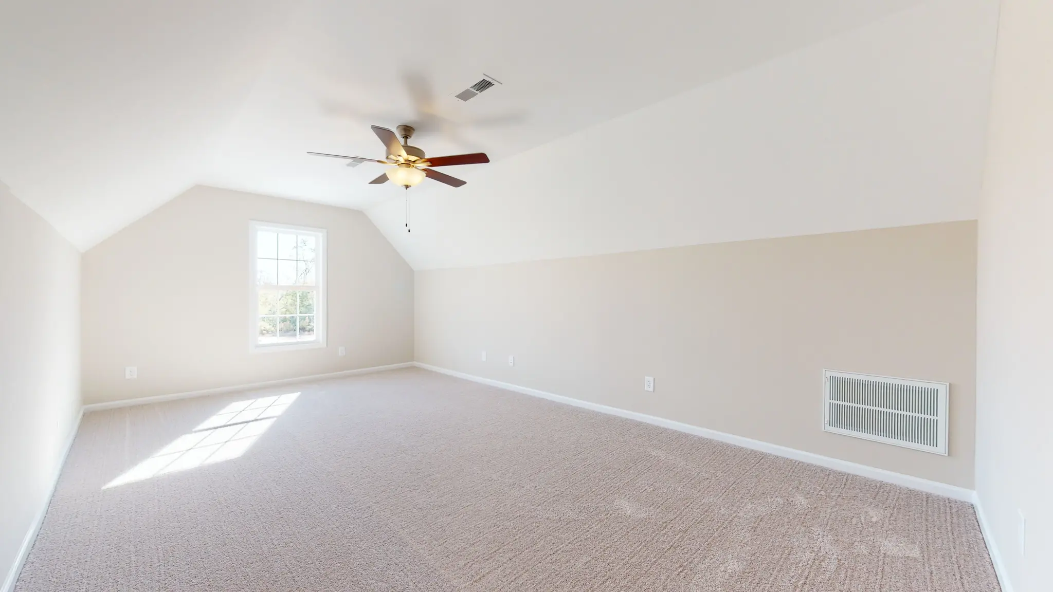 Corbin - Interior Photo 18