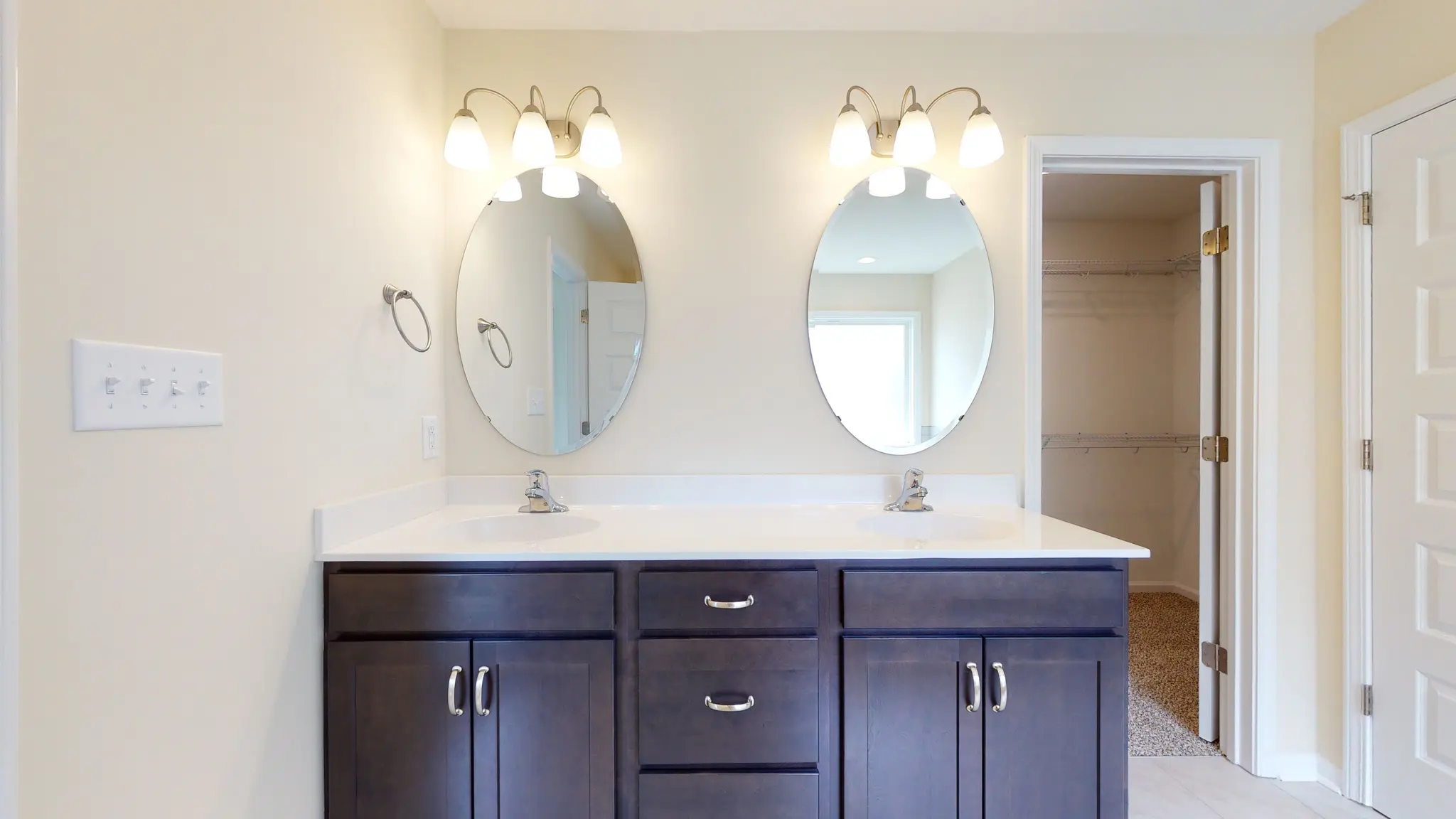 Fairfax - Interior Photo 34