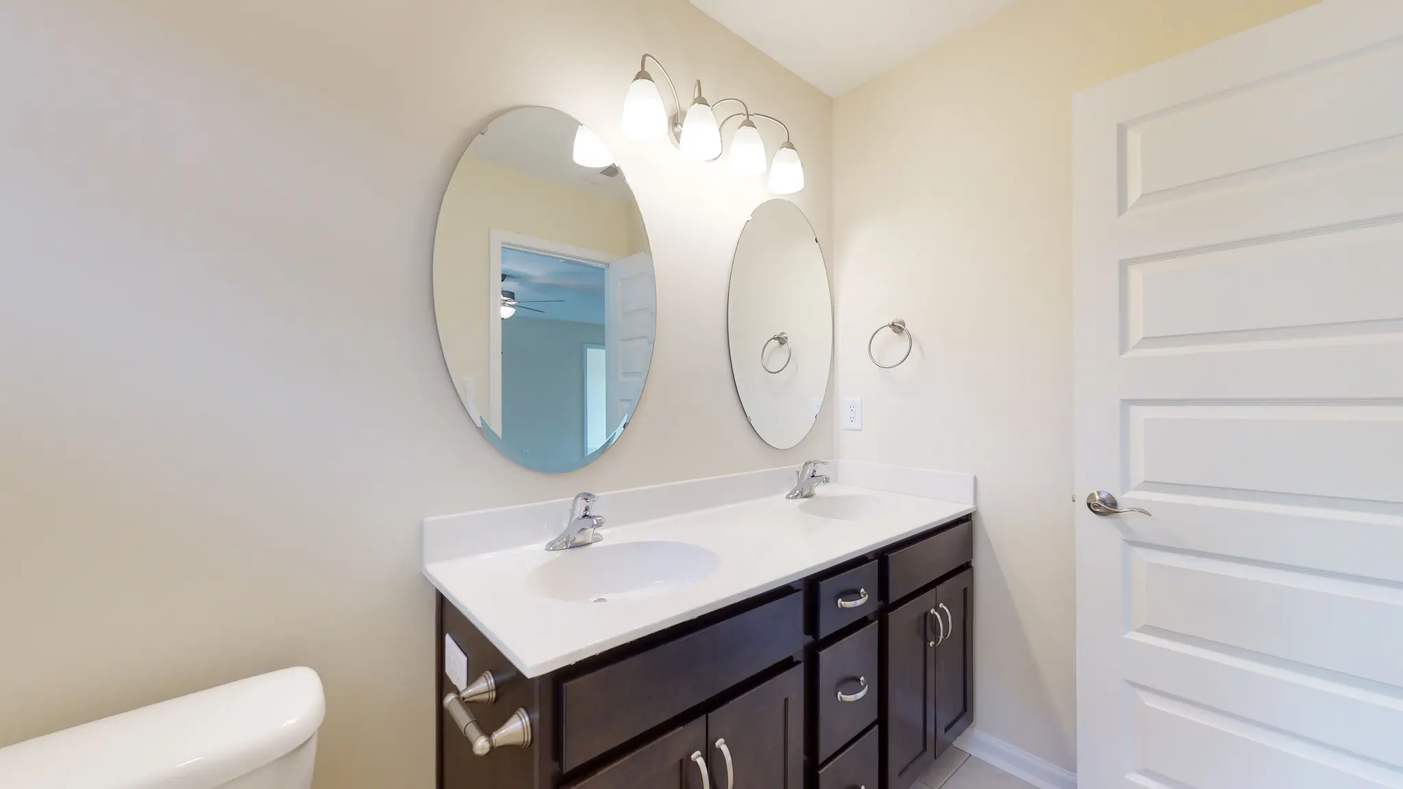 Fairfax - Interior Photo 44