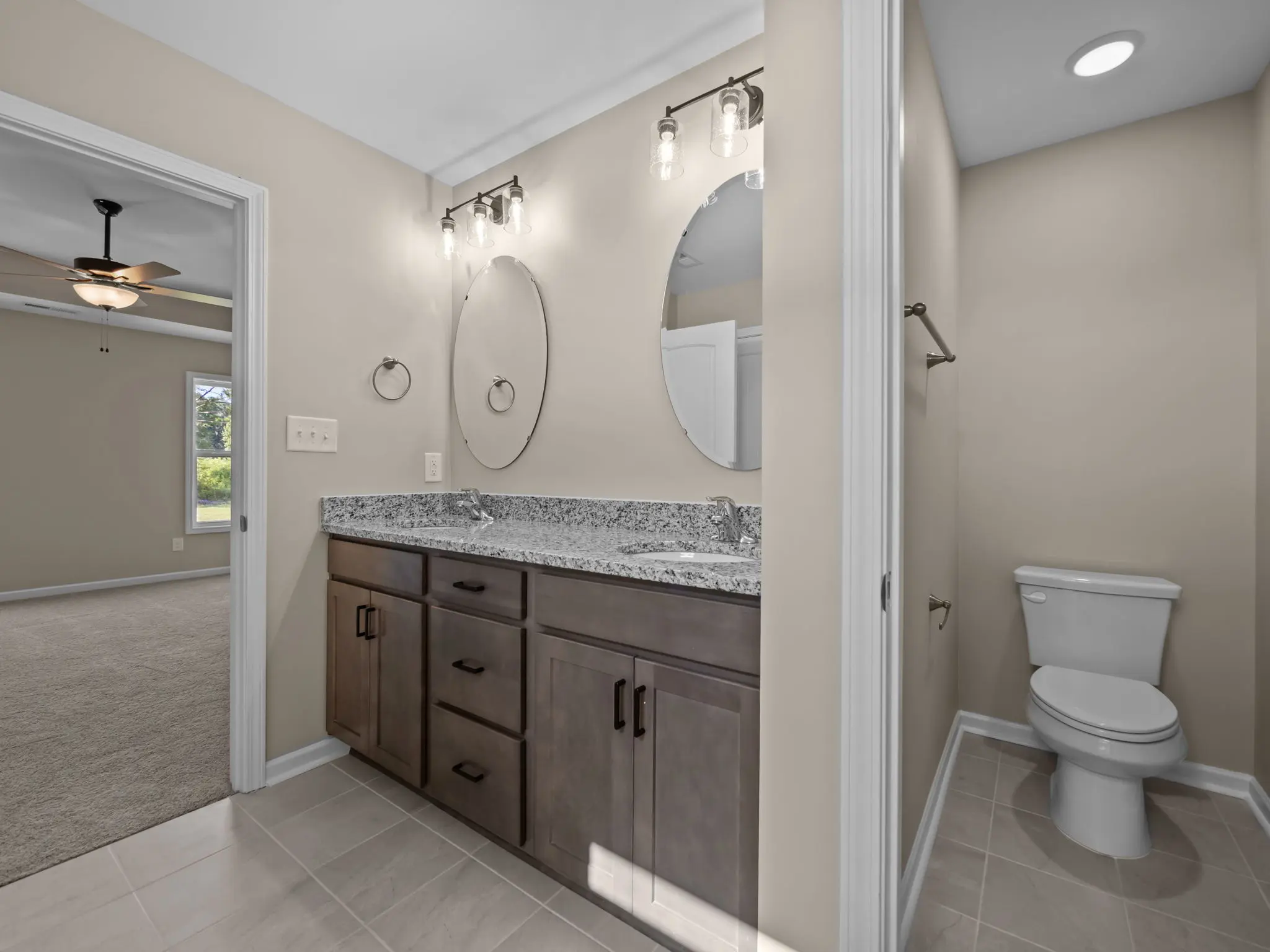 Mason - Interior Photo 13