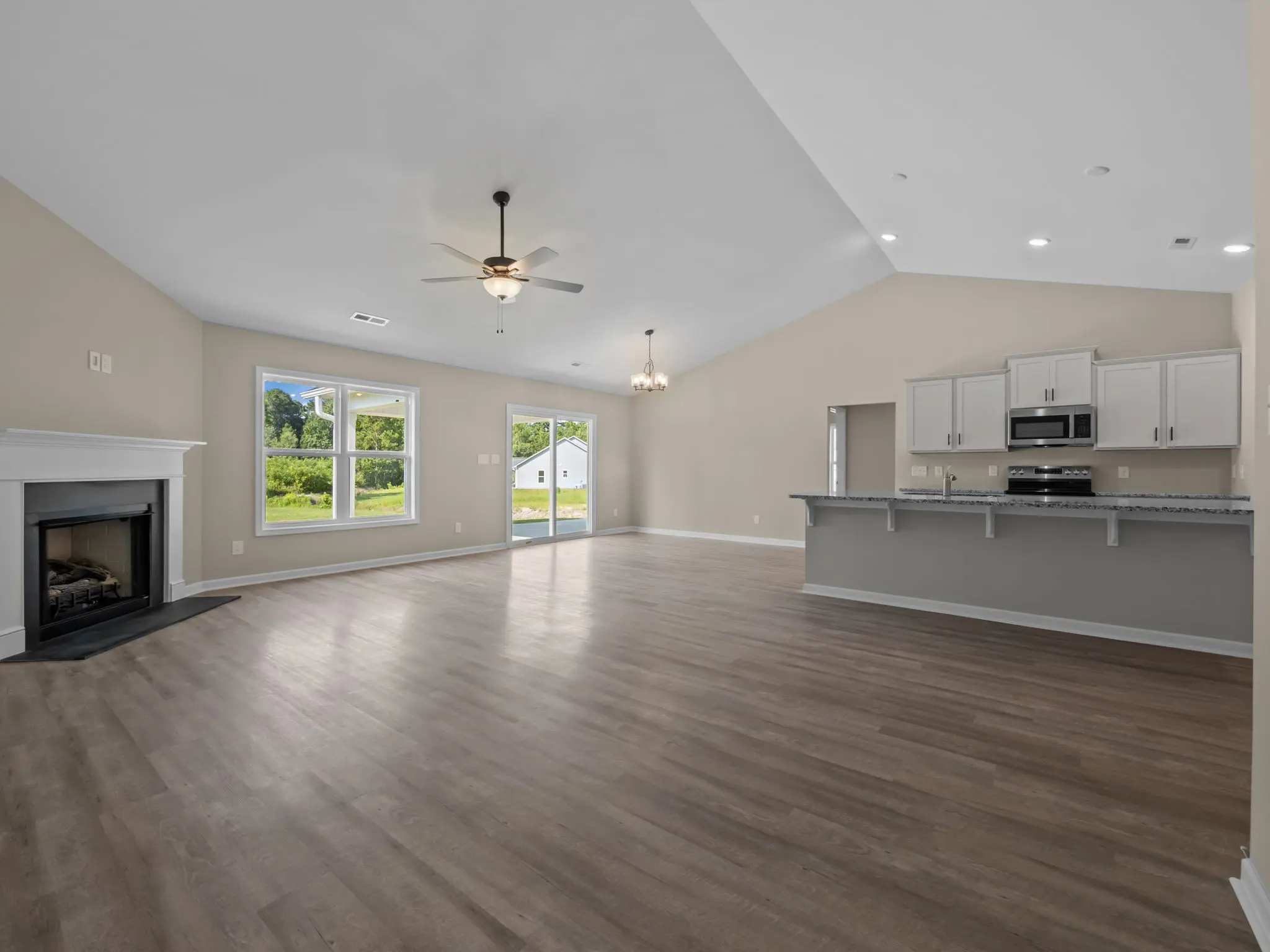 Mason - Interior Photo 16