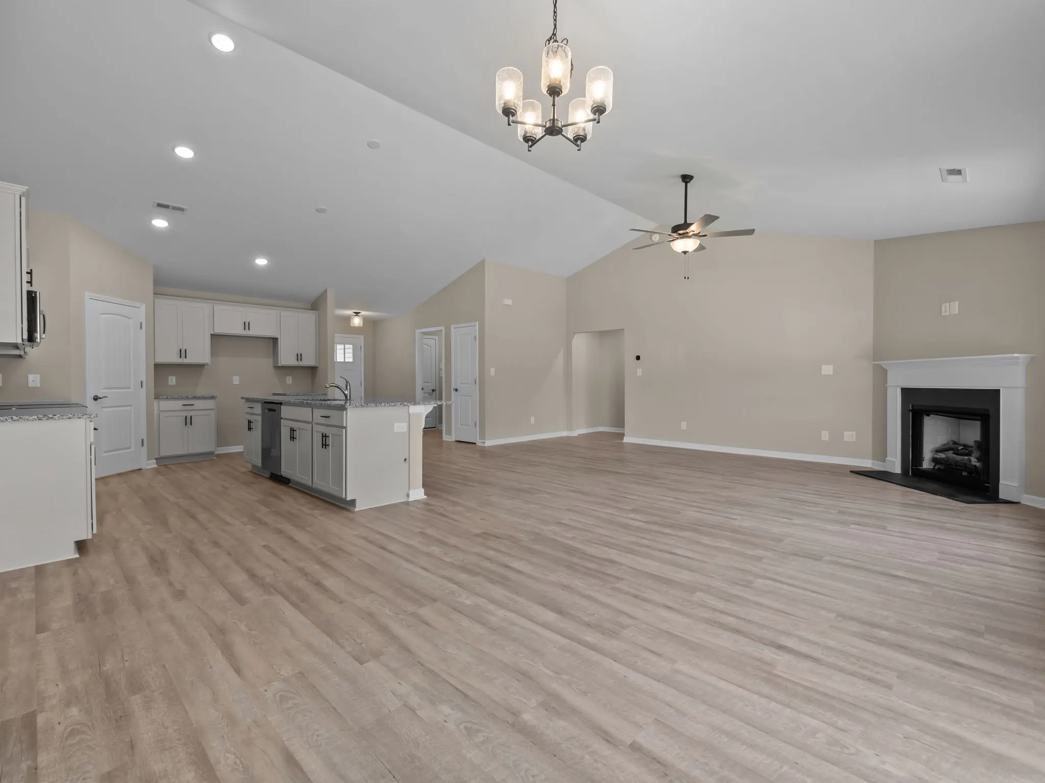 Mason - Interior Photo 21