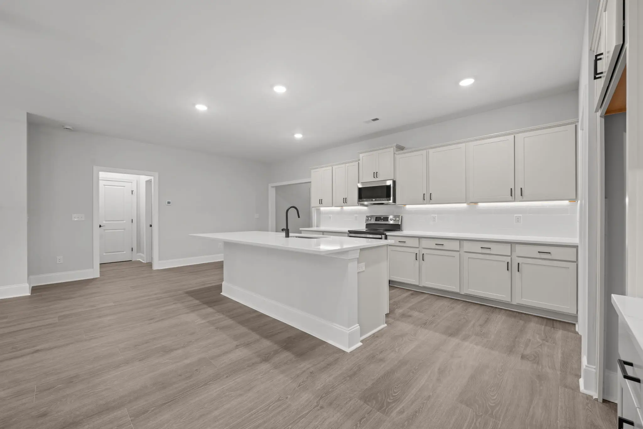 Arlington AP 2207 - Interior Photo 24