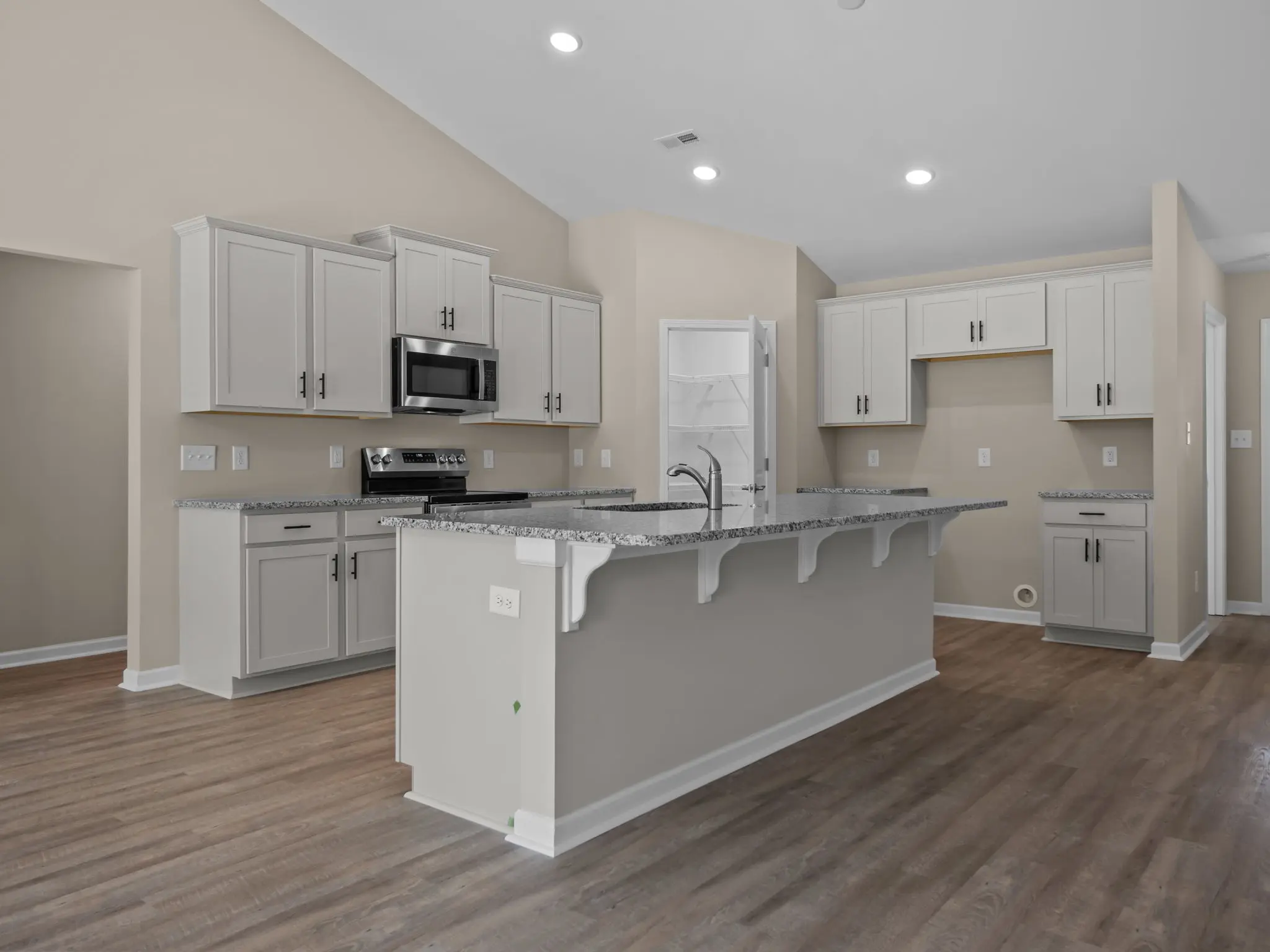 Mason - Interior Photo 17
